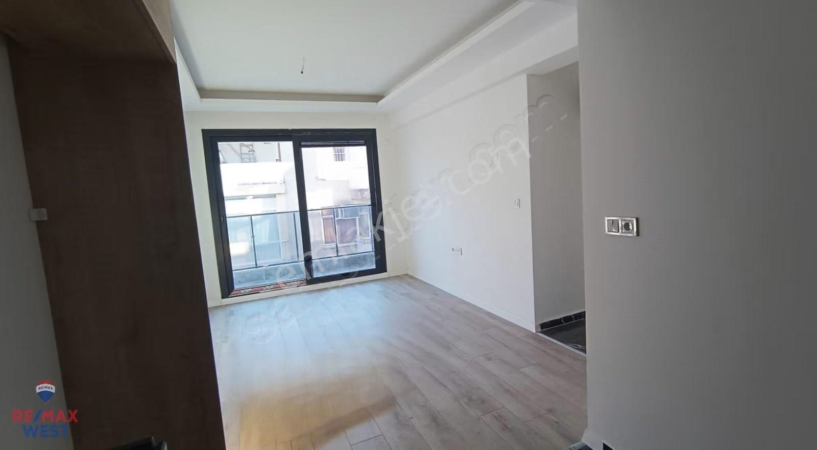 Karşıyaka Alaybey 0 Yeni Binada Kiralık İki Cephe 1+1 Daire - Görsel 12