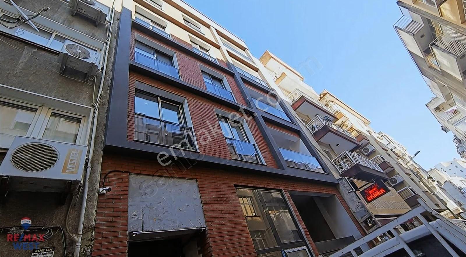 Karşıyaka Alaybey 0 Yeni Binada Kiralık Bahçeli 1+1 Daire