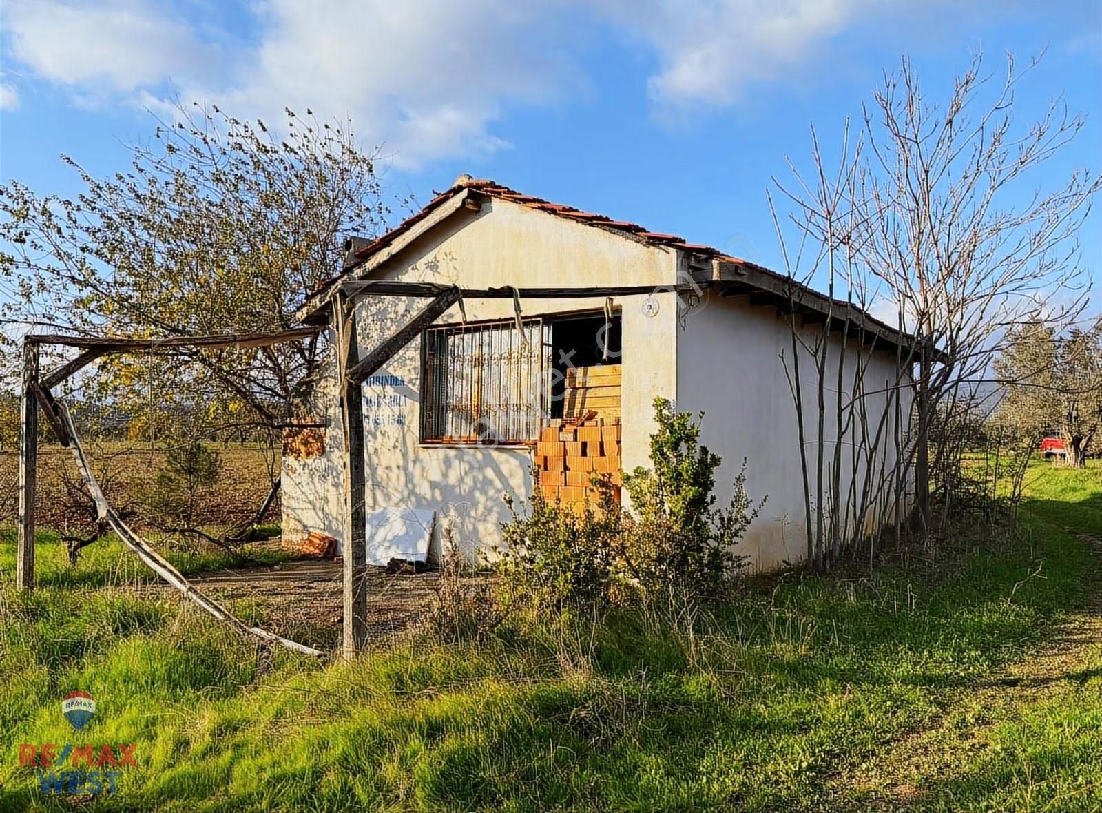 Kemalpaşa Ulucakta Satılık 4000 M2tarla +40 M2 Yapı Kayıtlı Ev - Görsel 3