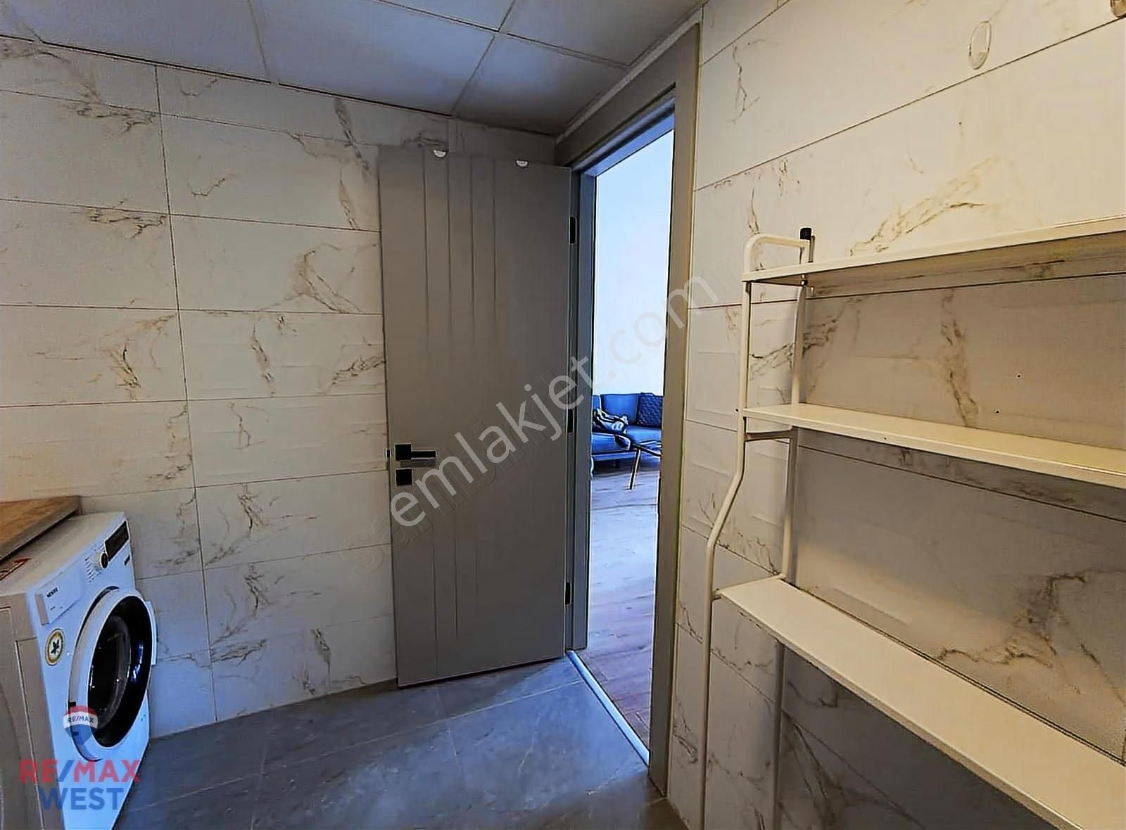 Bostanlı Hakim Evleri Sokakta Eşyalı Kiralık 1+1 Daire - Görsel 14