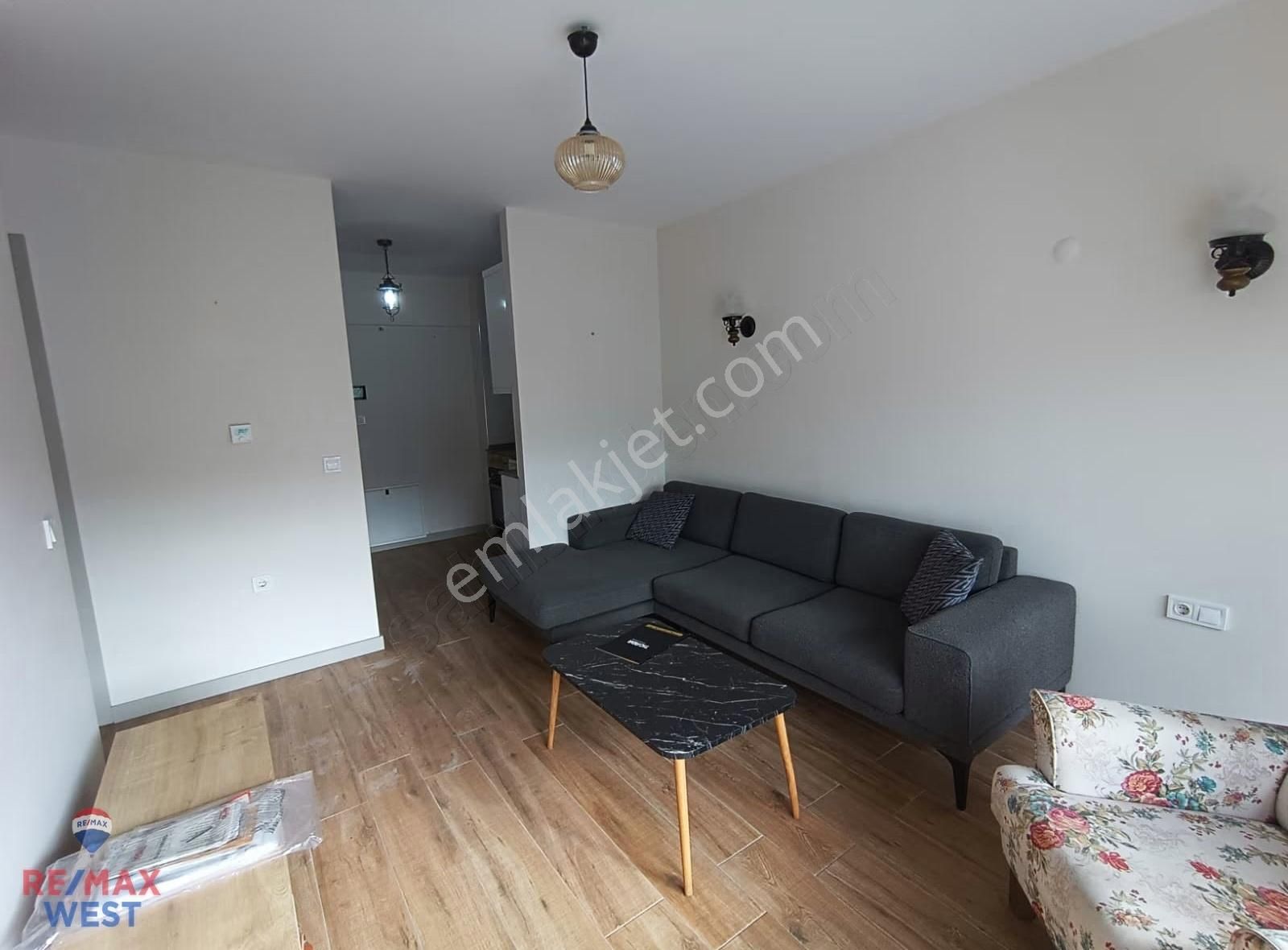 Bostanlı Hakim Evleri Sokakta Eşyalı Kiralık 1+1 Daire - Görsel 6