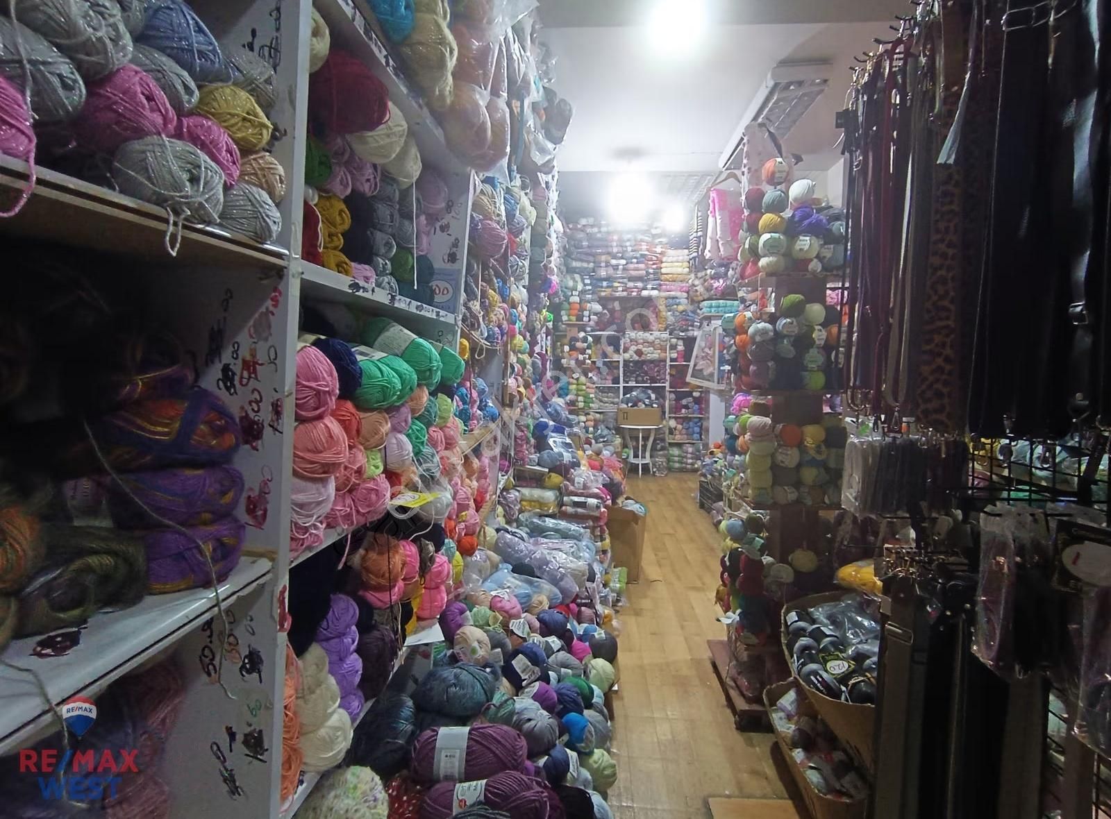 Çarşı Da Araç Trafiğinin Açık Olduğu Sokakta Satılık Dükkan - Görsel 12