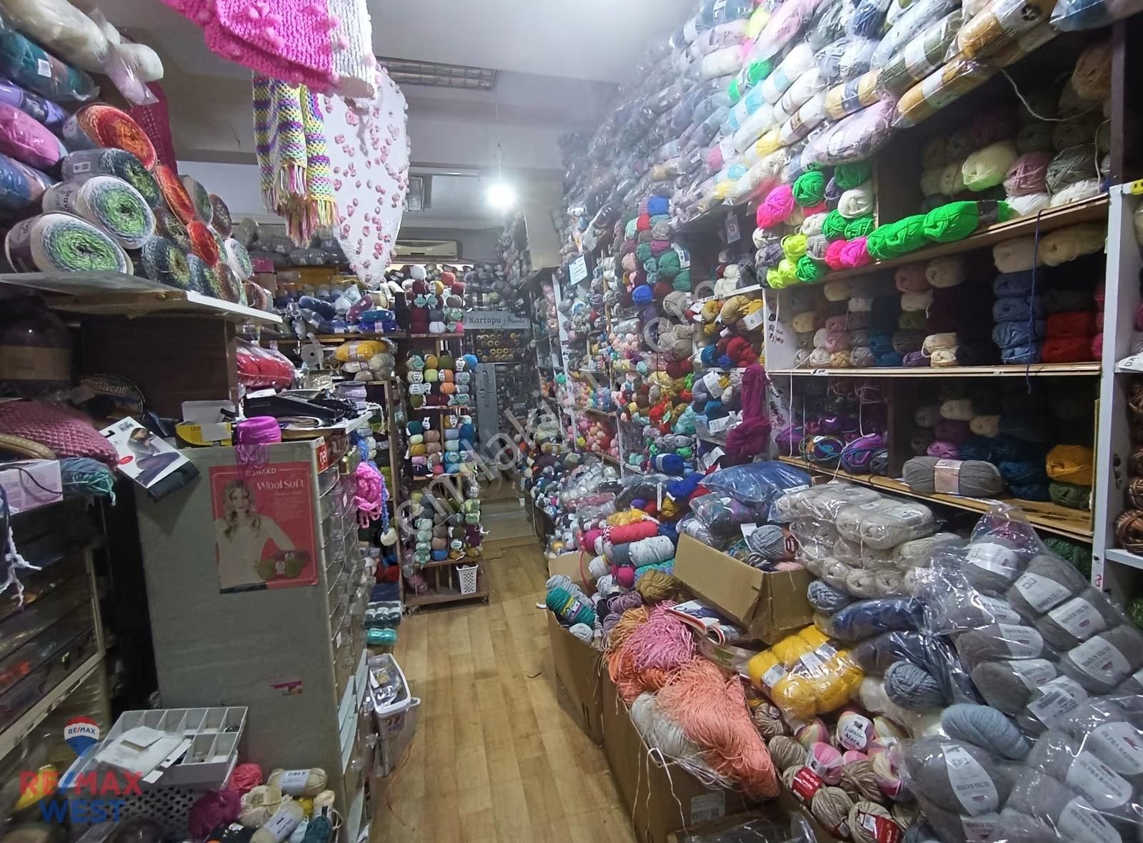 Çarşı Da Araç Trafiğinin Açık Olduğu Sokakta Satılık Dükkan - Görsel 5