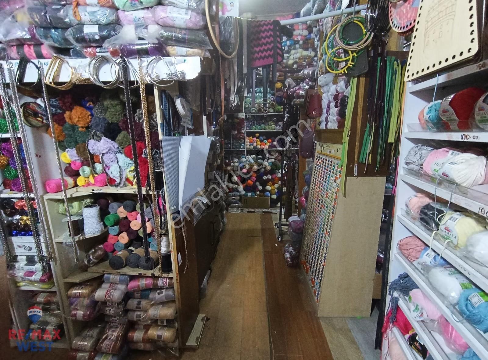 Çarşı Da Araç Trafiğinin Açık Olduğu Sokakta Satılık Dükkan - Görsel 8