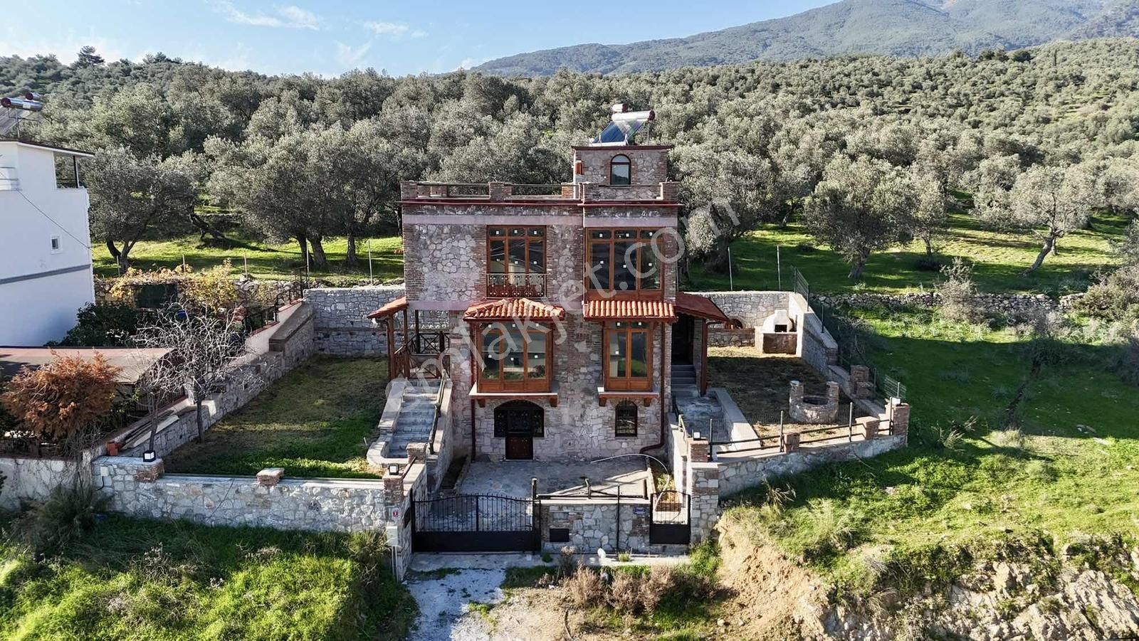 Turyap Altınoluk'tan Güre'de Satılık Özel Tasarım Müstakil Villa