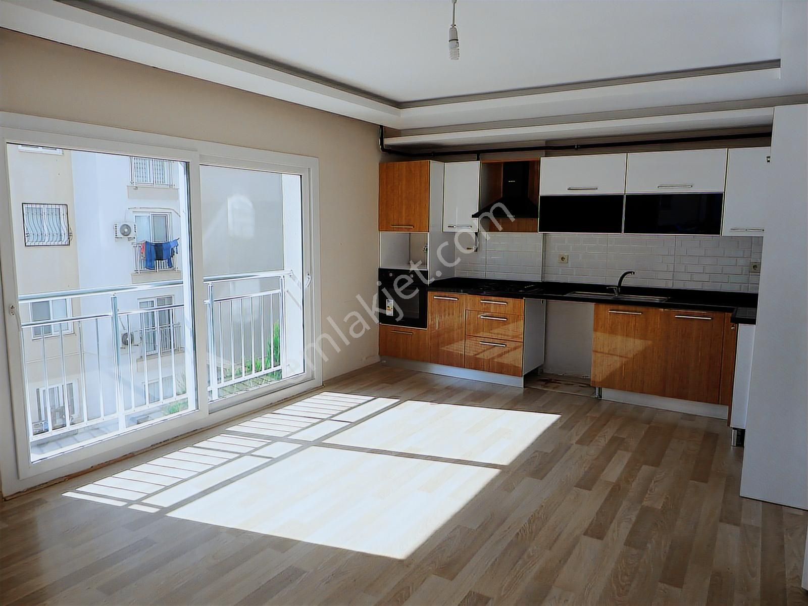 100.yılda,diş Has.civ.,2.kat,3+1,açık Mut.,doğalgazlı Satılık D.