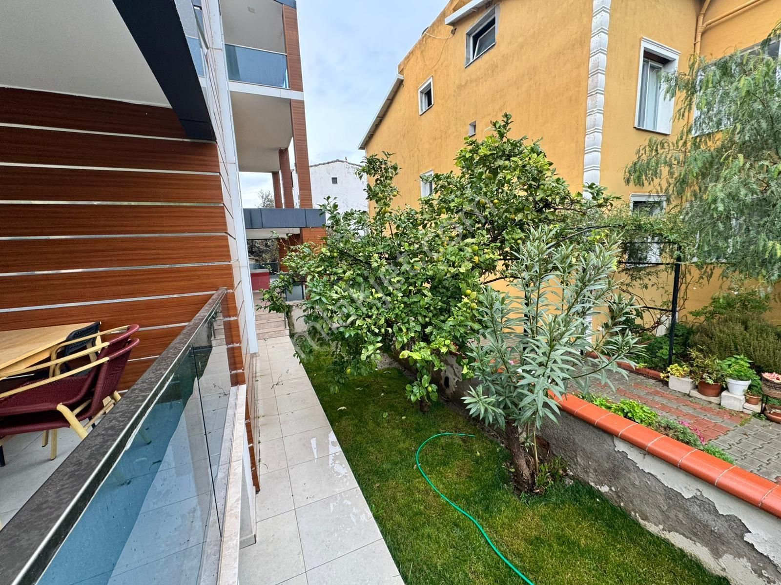 Yeni Foçada Denize 1 Dk Deniz Manzaralı Ful Eşyalı 5+1 Triplex - Görsel 6