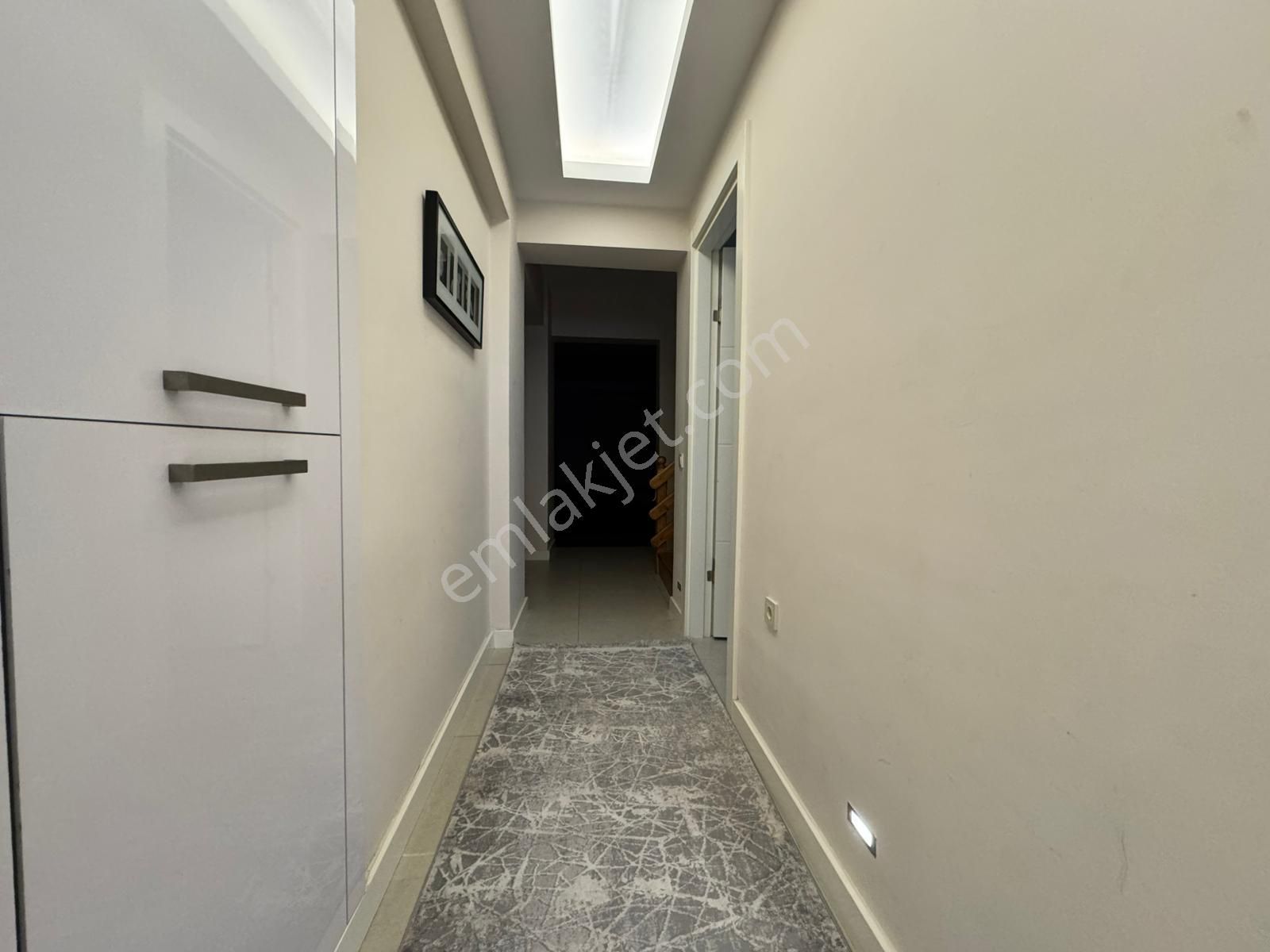 Yeni Foçada Denize 1 Dk Deniz Manzaralı Ful Eşyalı 5+1 Triplex - Görsel 18