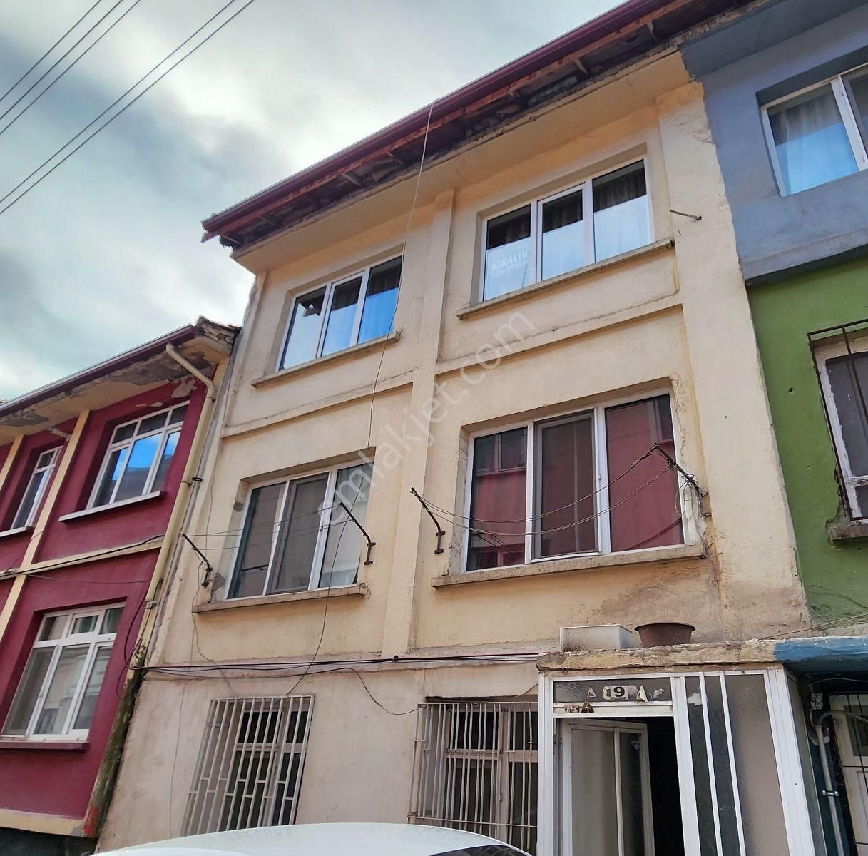 Hg'den Eski Devlet Hastanesi Yanında 2+1 Daire