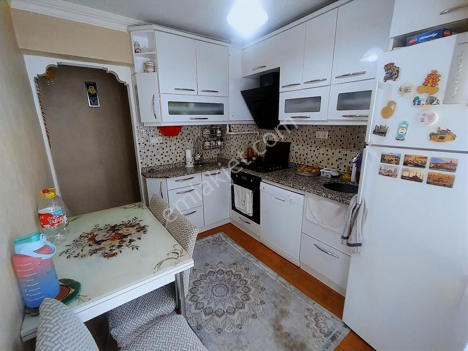 Okan Divrik Parkı Sokaginda Satılık 3+1 Daire