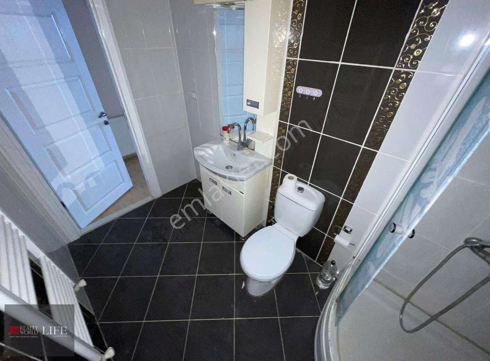 Rw Lıfe// Fatih Mah Gaffar Okkan Cd. Yakını Kiralık 2+1 Daire - Görsel 2