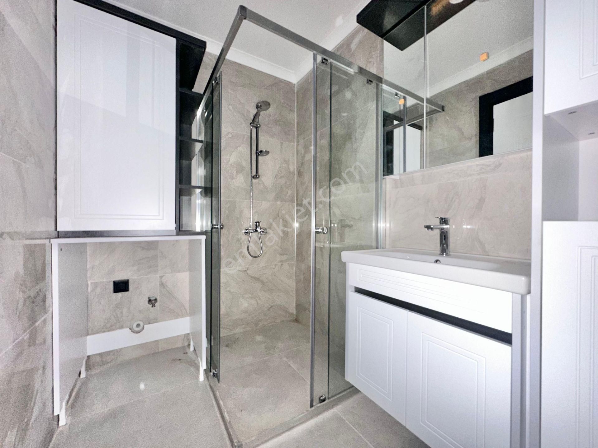 ꧁ay Emlaktan꧂akçay'da Ön Cephe Yerden Isıtmalı Çift Asansörlü Muhteşem Konumlu Satılık 1+1 Daire - Görsel 26