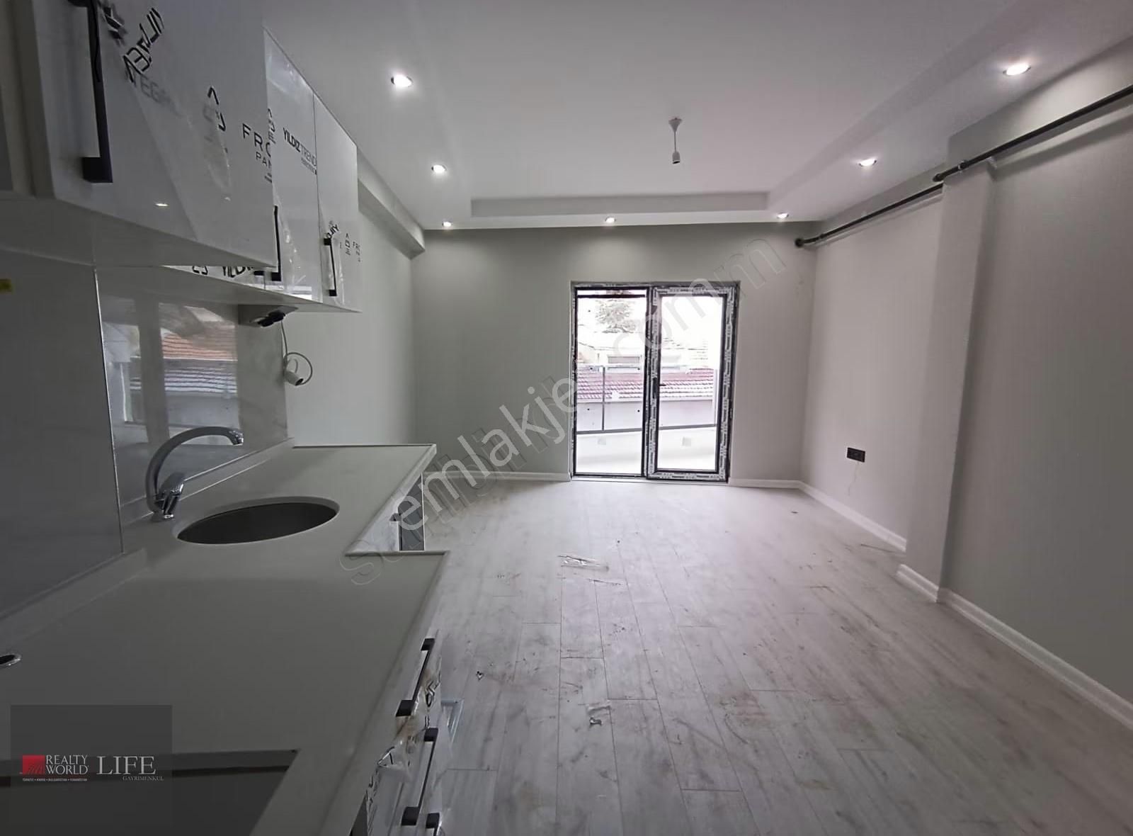 Rw Life // Şirintepe Mh.iletişim Kapısı Yakını Satılık 1+1 Daire - Görsel 2