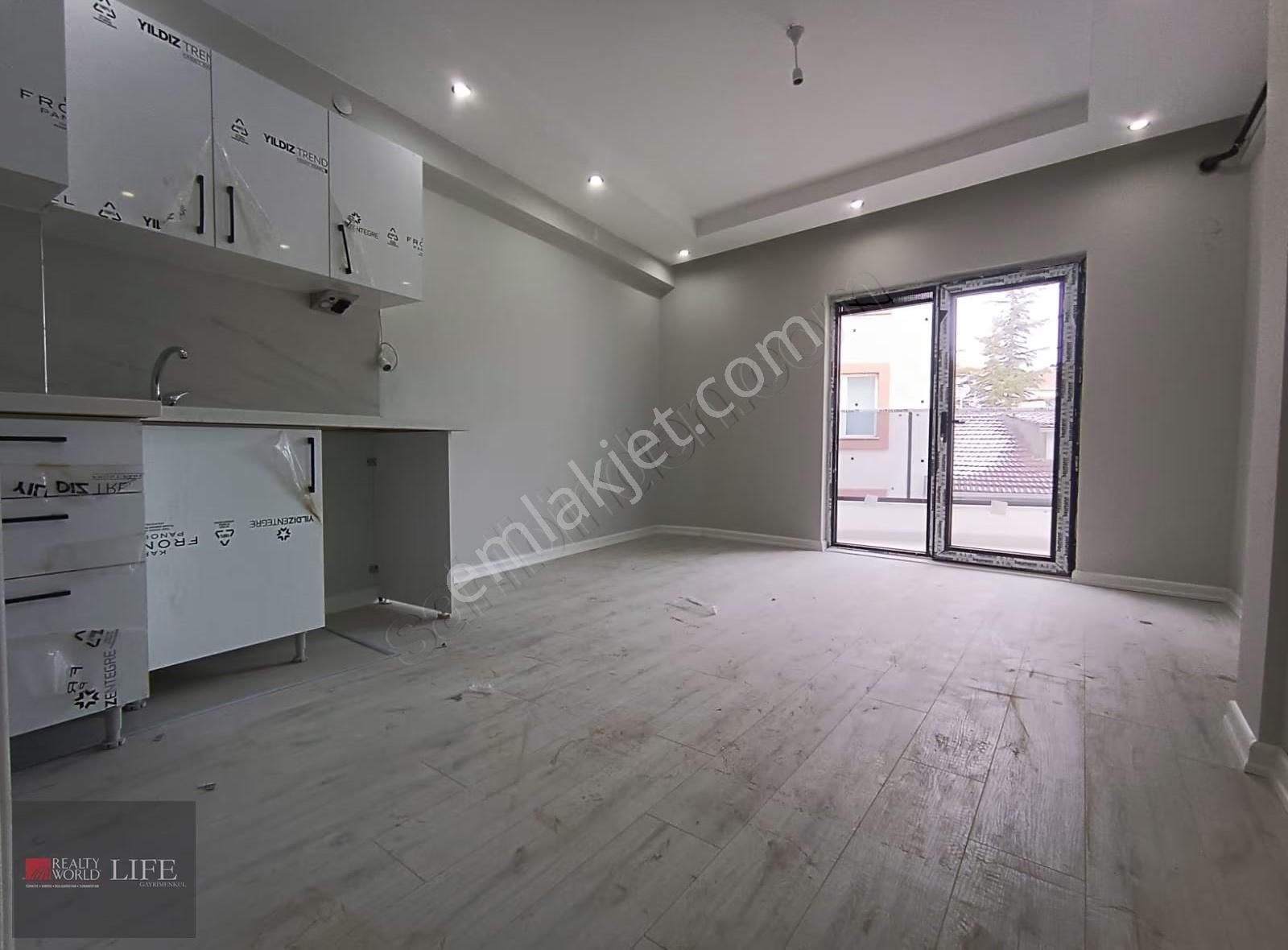 Rw Life // Şirintepe Mh.iletişim Kapısı Yakını Satılık 1+1 Daire