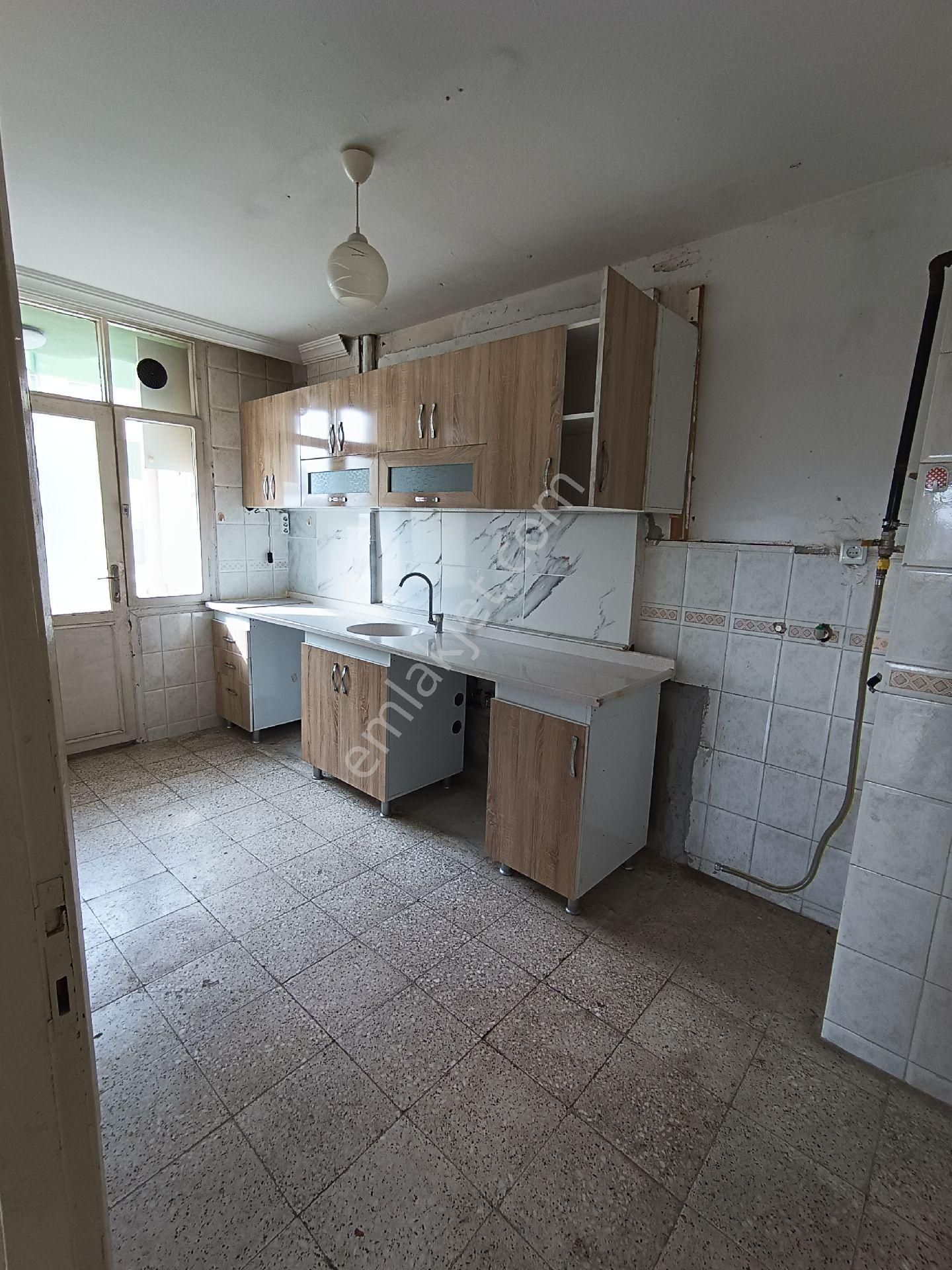 Bizim Emlak'tan Şehitishak Yüzüncüyılda 3+1 Doğalgaz Sobalı Klimalı Kiralık Daire - Görsel 3