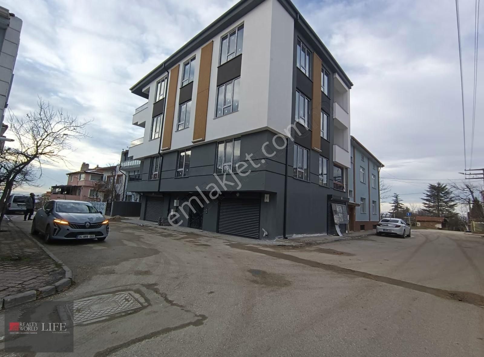 Rw Lıfe // Şirintepe Mah.bursa Cad.yakını Satılık Lüks 2+1 Daire