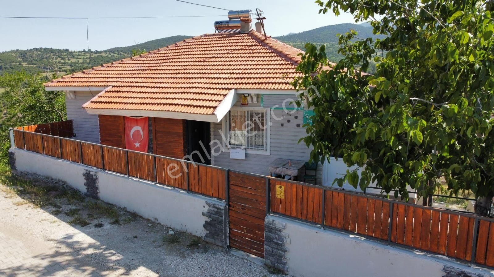 Burdur Merkez Kavacık'ta Doğa İçinde Tam Müstakil Villa + Bahçe