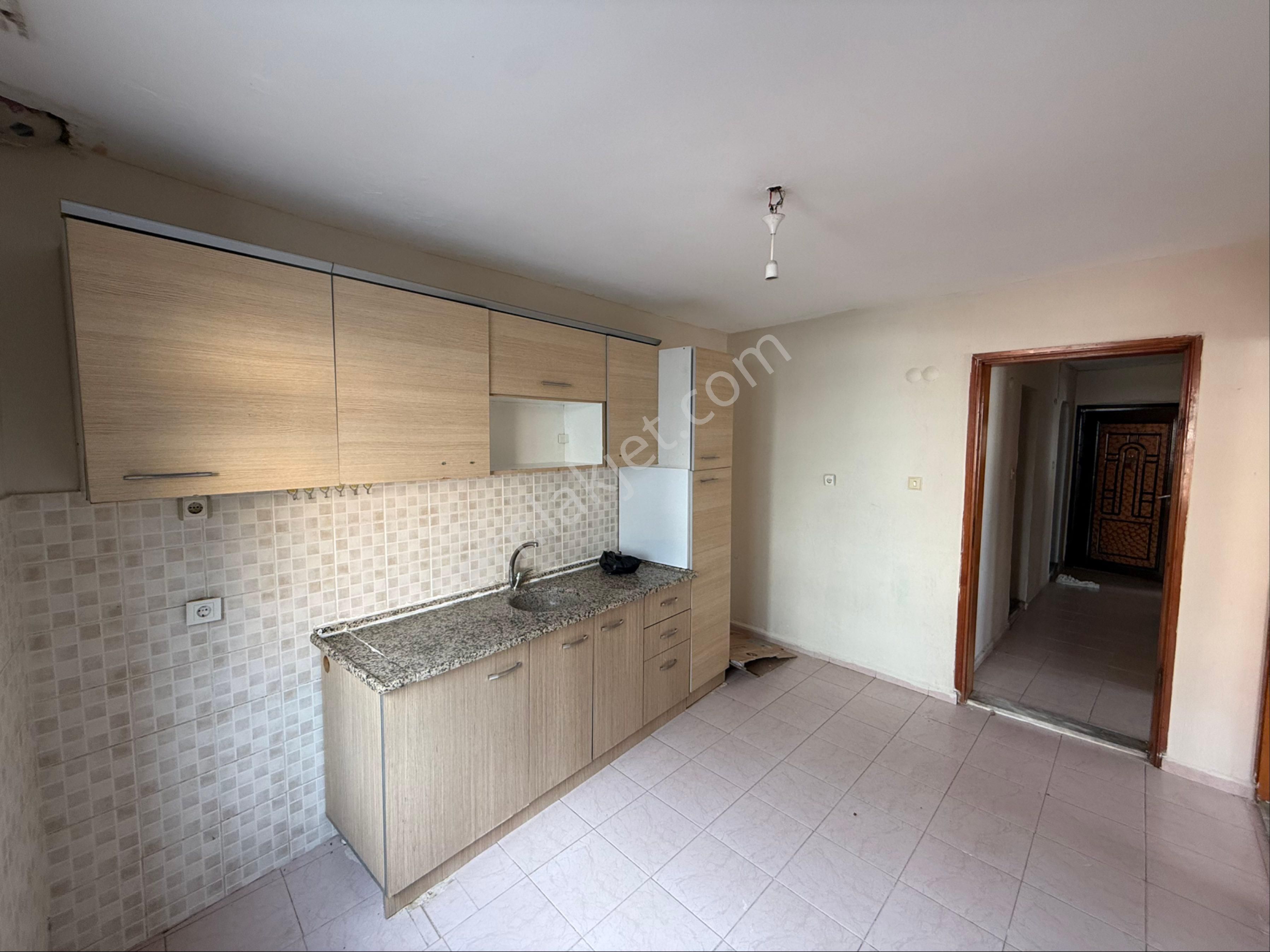 İzmir Bayraklı Çaymahalesin’de Kiralık 2+1 Geniş Daire Balkonlu Arakat - Görsel 12