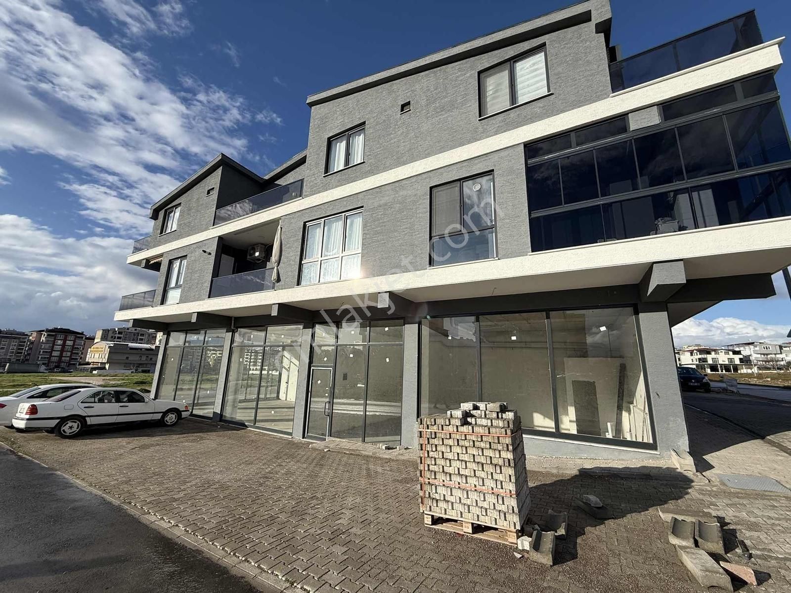 Dialog Altun'dan Güneştepe Sağlık Ocağı Karşısı Satılık Eczane