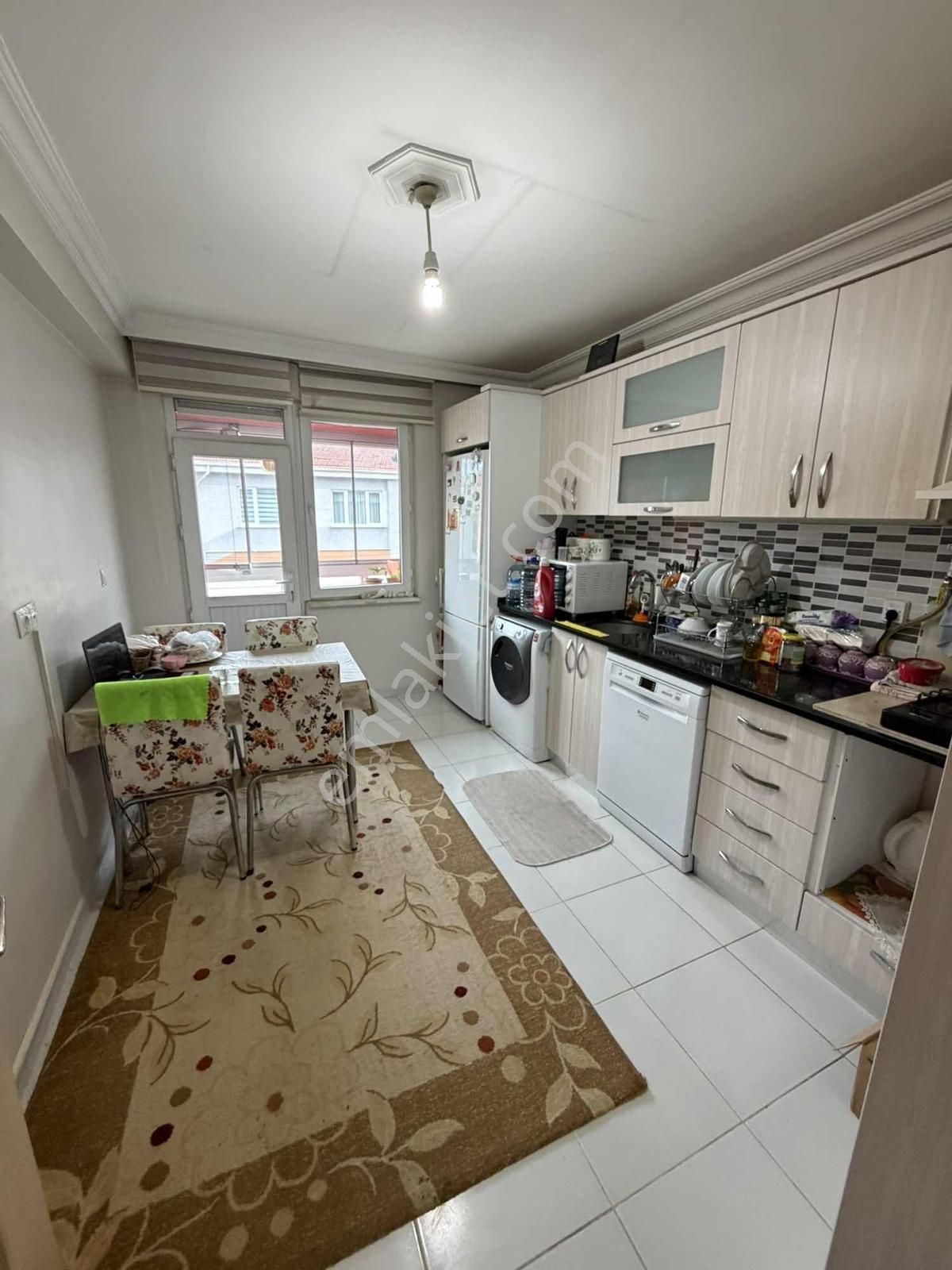 Fazelden Esenli Cad. Üstü Asansörlü İskanlı Köşe 2+1