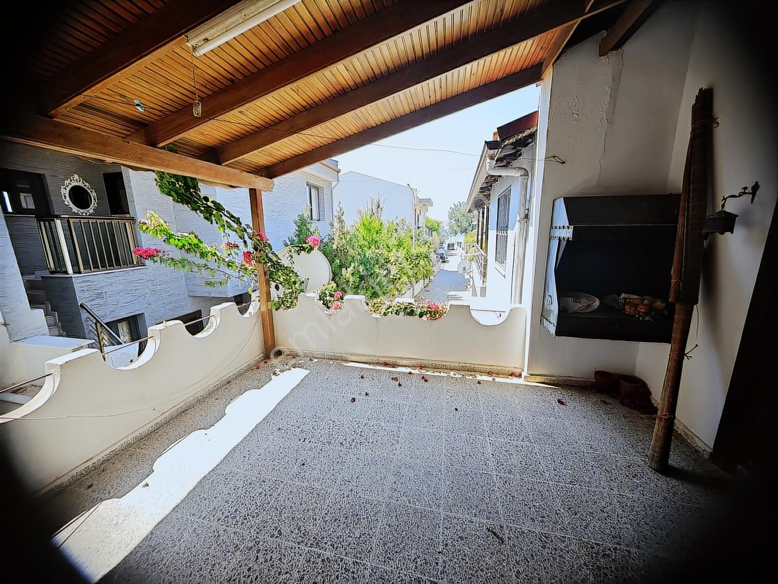 Ürkmez Denize Sıfır 66 Evler Sitesi 2 Katlı (2 Ayrı Daire Gibi) - Görsel 31