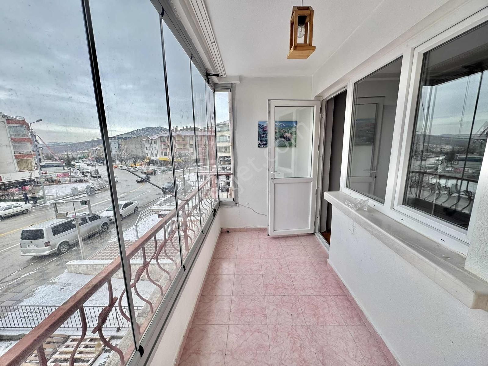 Karapürçek 3+1 Cadde Üzeri 1. Kat Ön Cephe 125m2 Ebeveyn Bany. - Görsel 25