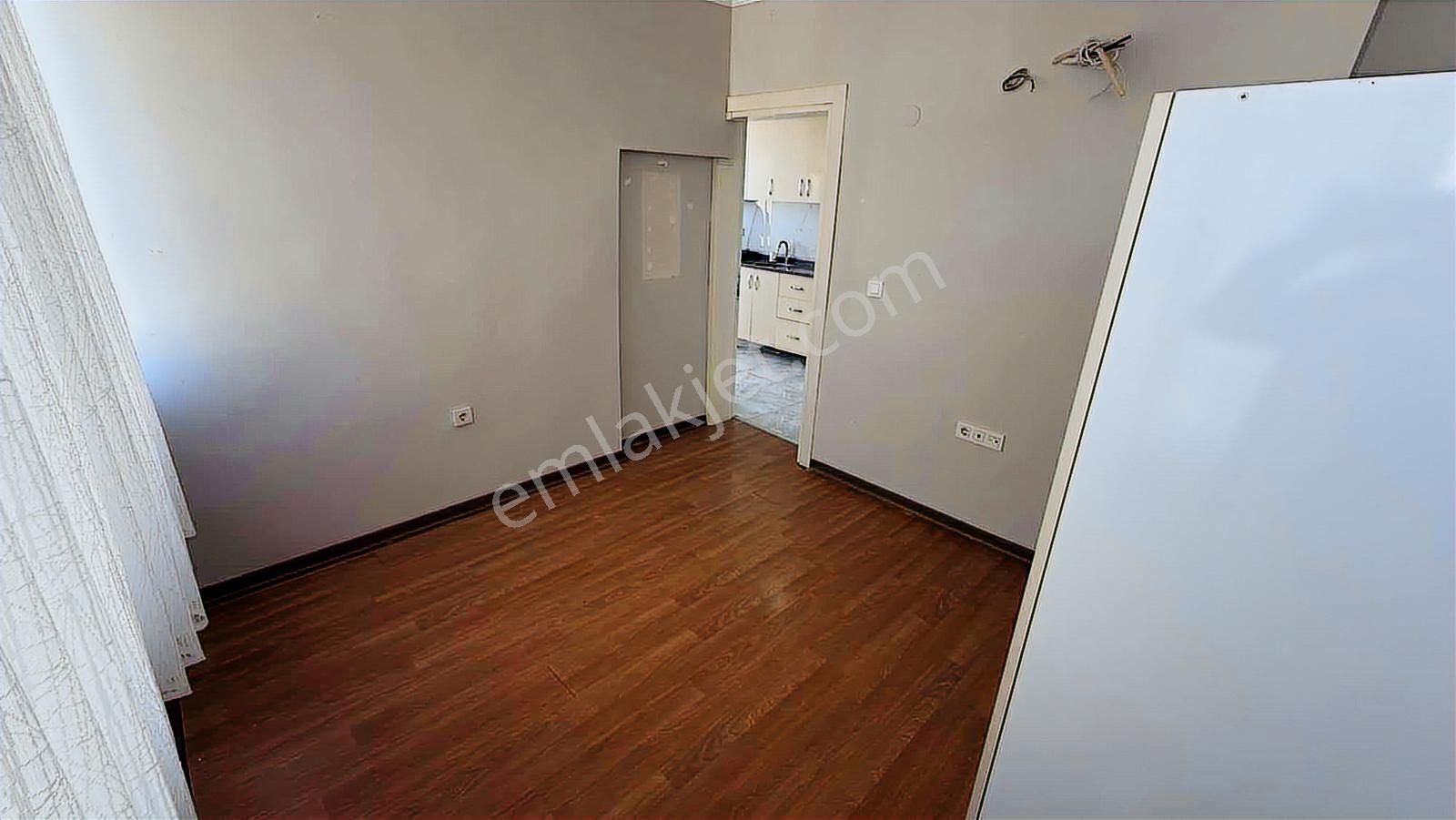Yeşilyurtta 1+1 Asansörlü Katta Kiralık - Görsel 3