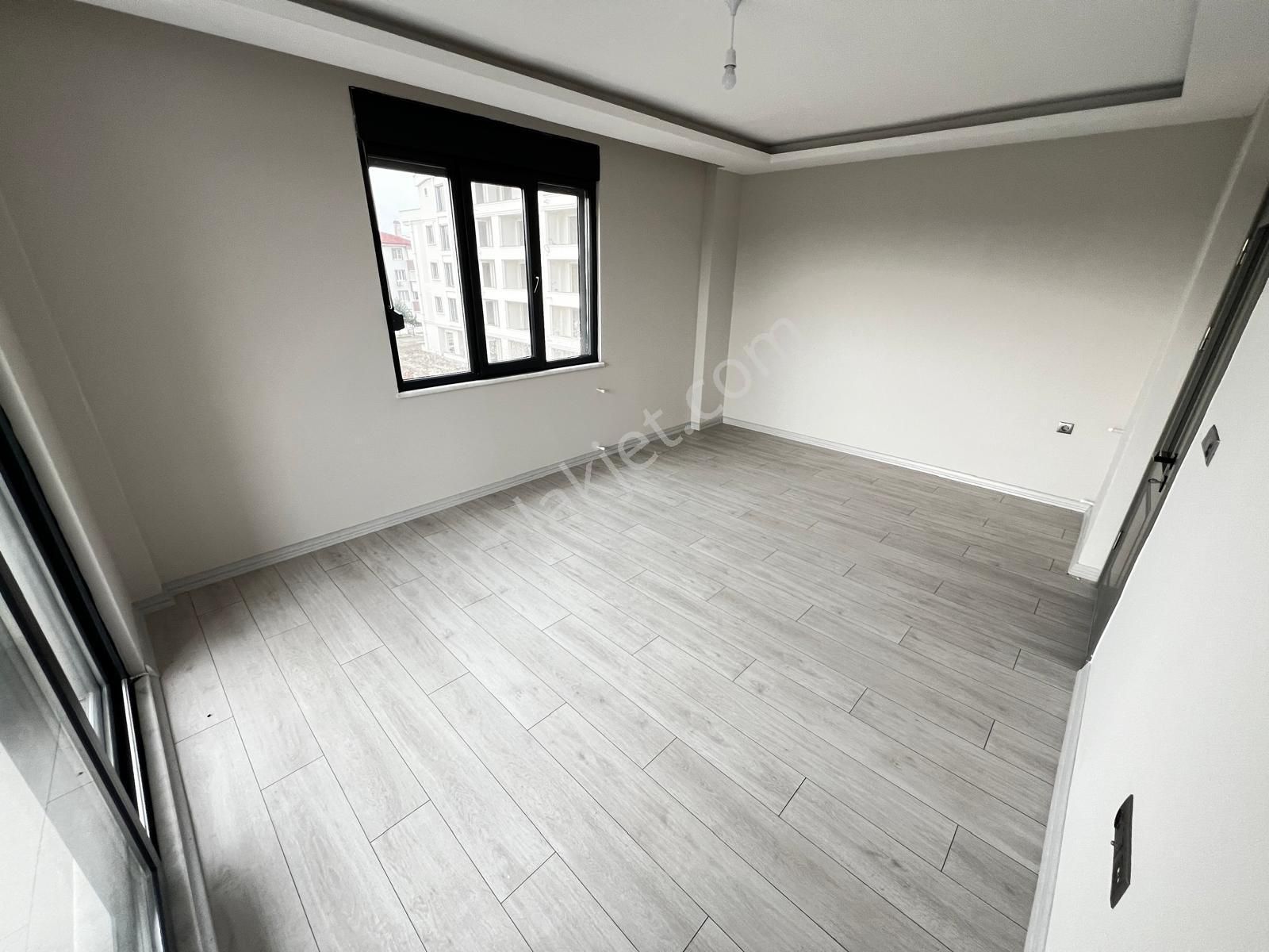 Yiğit'ten▓altınkum Merkez'de Ön Cephe Ara Kat Ebeveyn Banyolu Satılık 2+1 Daire - Görsel 5