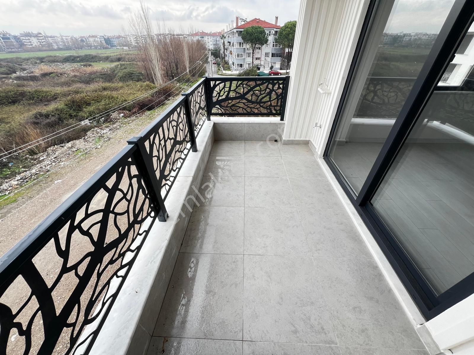 Yiğit'ten▓altınkum Merkez'de Ön Cephe Ara Kat Ebeveyn Banyolu Satılık 2+1 Daire - Görsel 17