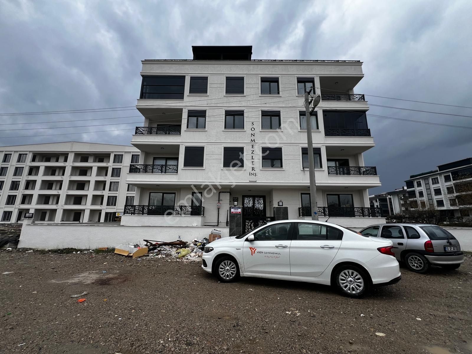 Yiğit'ten▓altınkum Merkez'de Ön Cephe Ara Kat Ebeveyn Banyolu Satılık 2+1 Daire - Görsel 35