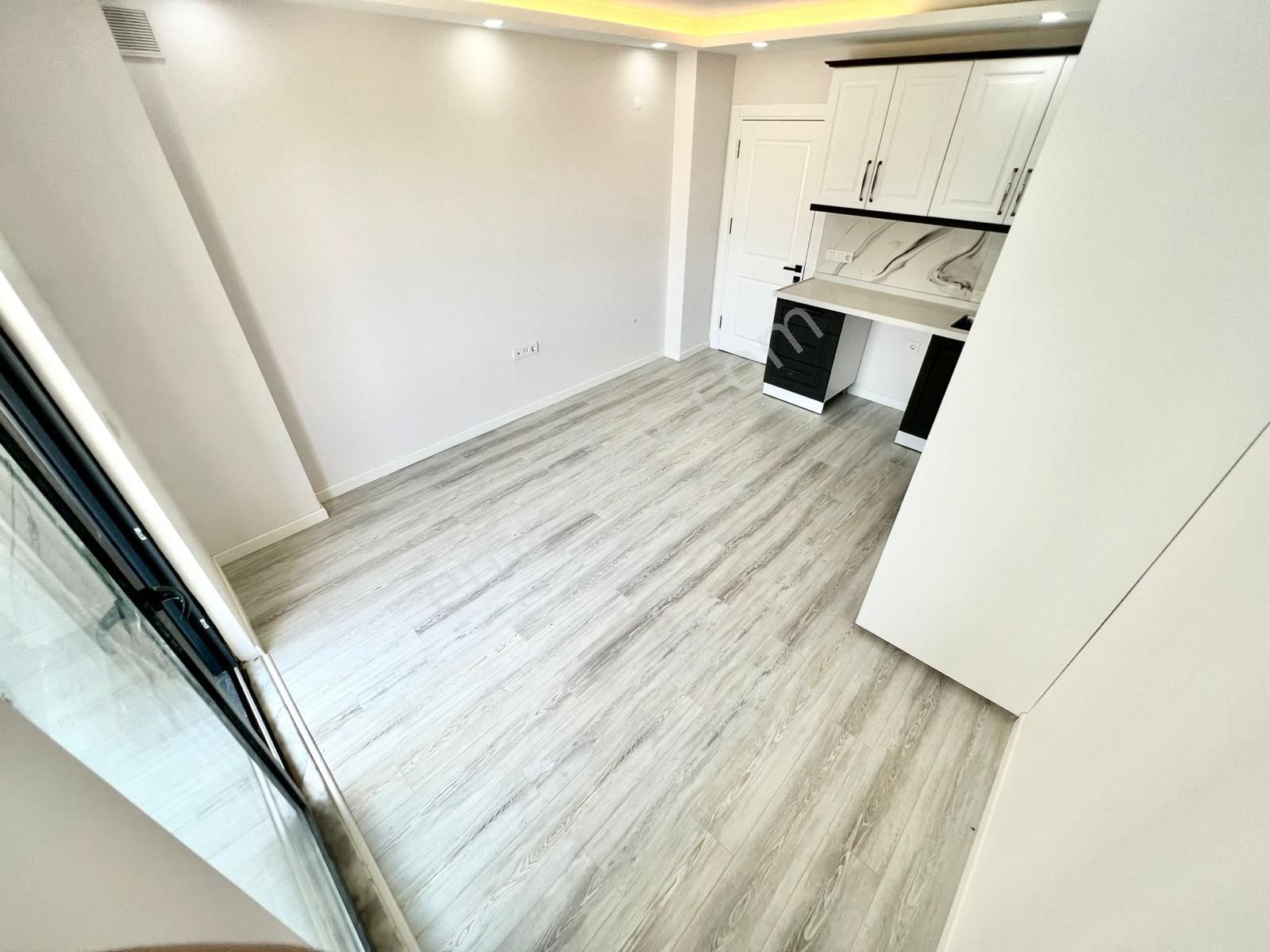 ꧁ay Emlaktan꧂akçay'da Kapalı Otoparklı Çift Asansörlü Denize Yakın Satılık 1+1 Lüx Daire - Görsel 8