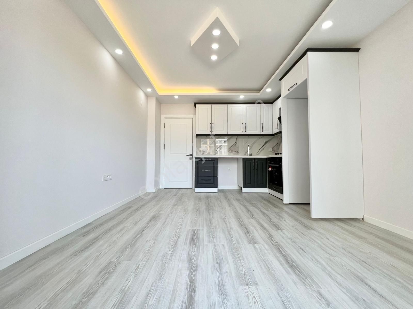 ꧁ay Emlaktan꧂akçay'da Kapalı Otoparklı Çift Asansörlü Denize Yakın Satılık 1+1 Lüx Daire - Görsel 3