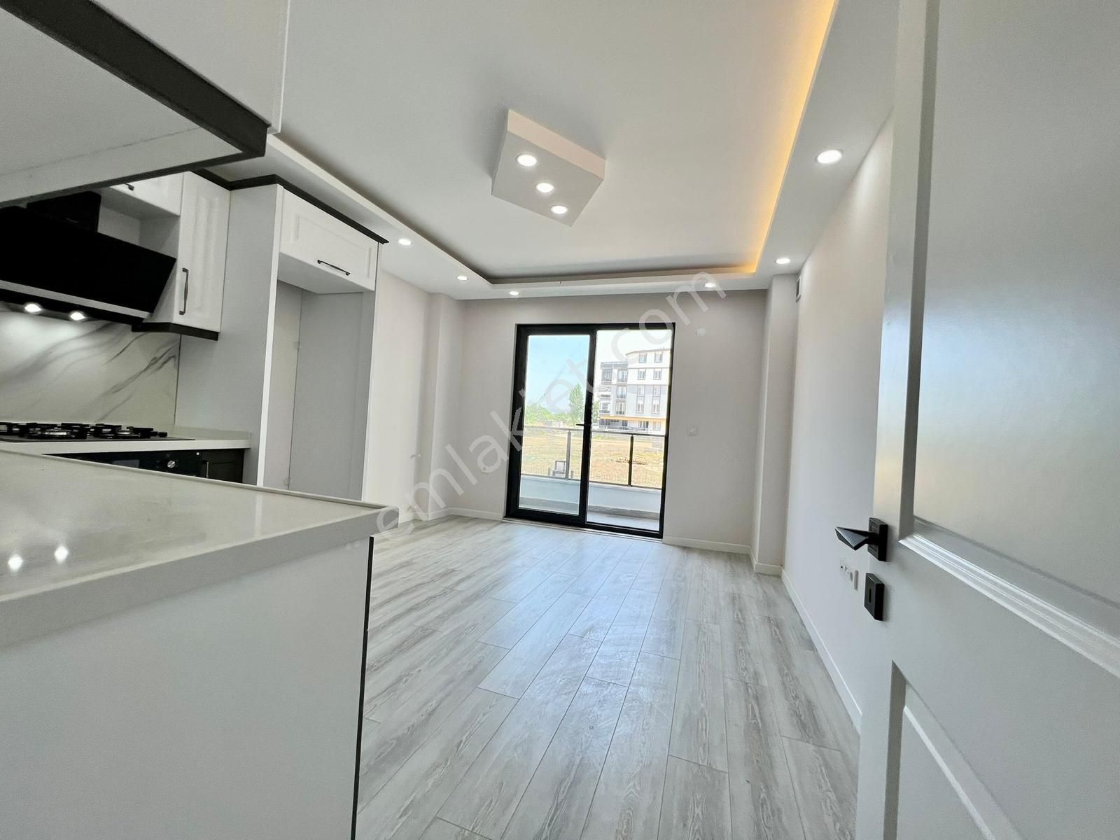 ꧁ay Emlaktan꧂akçay'da Kapalı Otoparklı Çift Asansörlü Denize Yakın Satılık 1+1 Lüx Daire - Görsel 4