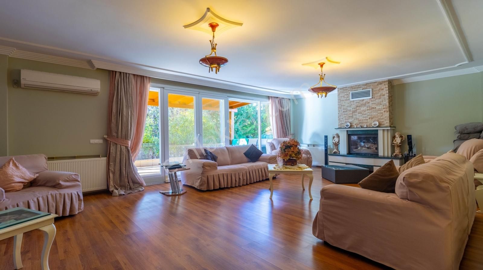 Yeşilbayırda Duacı Sınırında Satılık 7+1 550 M2 Villa!