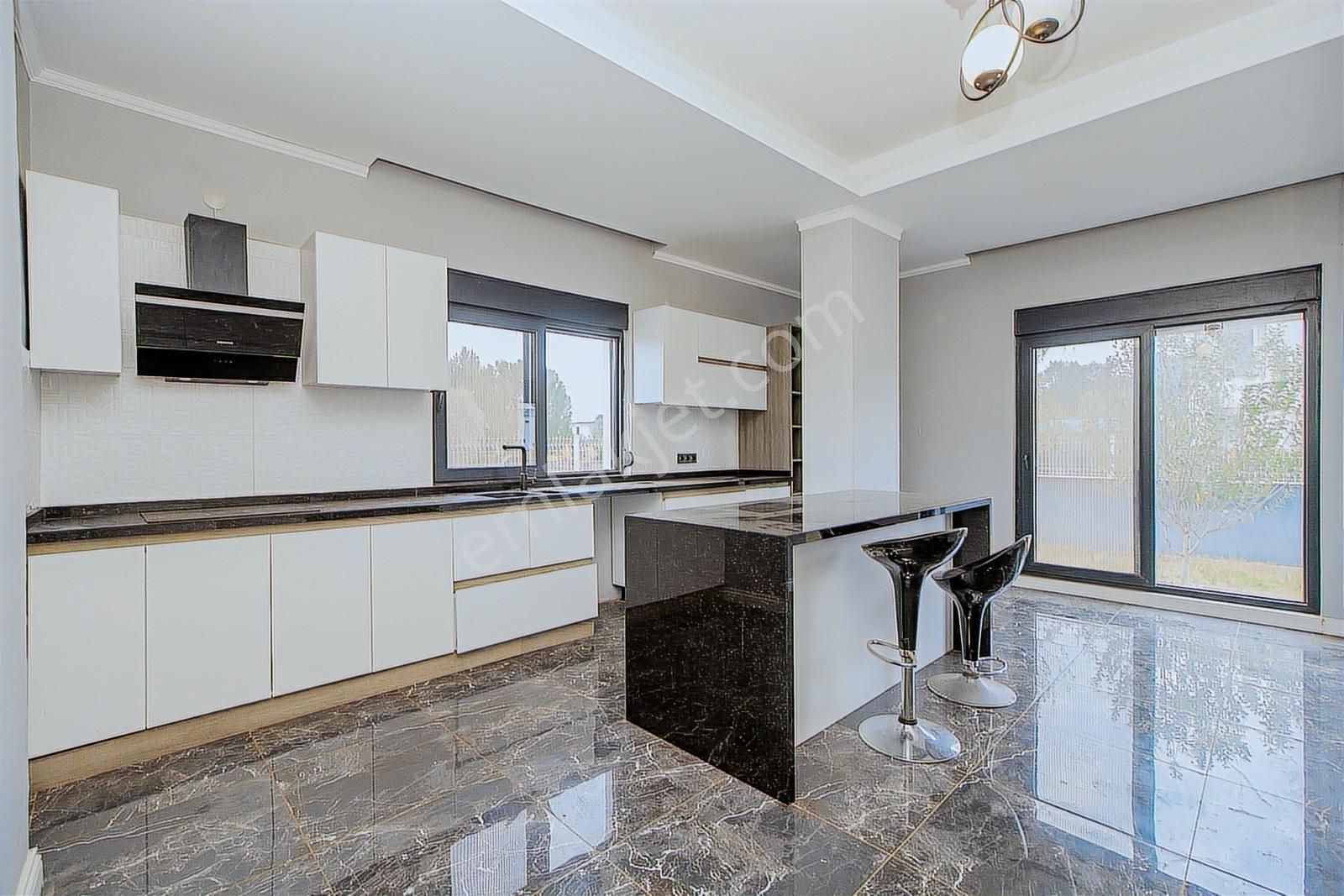 Gujan Ceyhan'dan Döşemealtı Yeşilbayır Satılık 4+1 Dubleks Villa