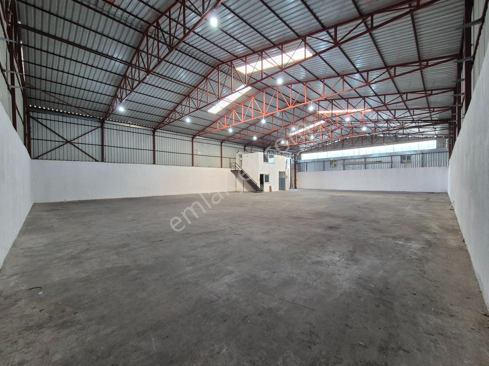 Antalya Muratpaşa Yenigöl Mahallesinde 600m² Kiralık Depo - Görsel 3