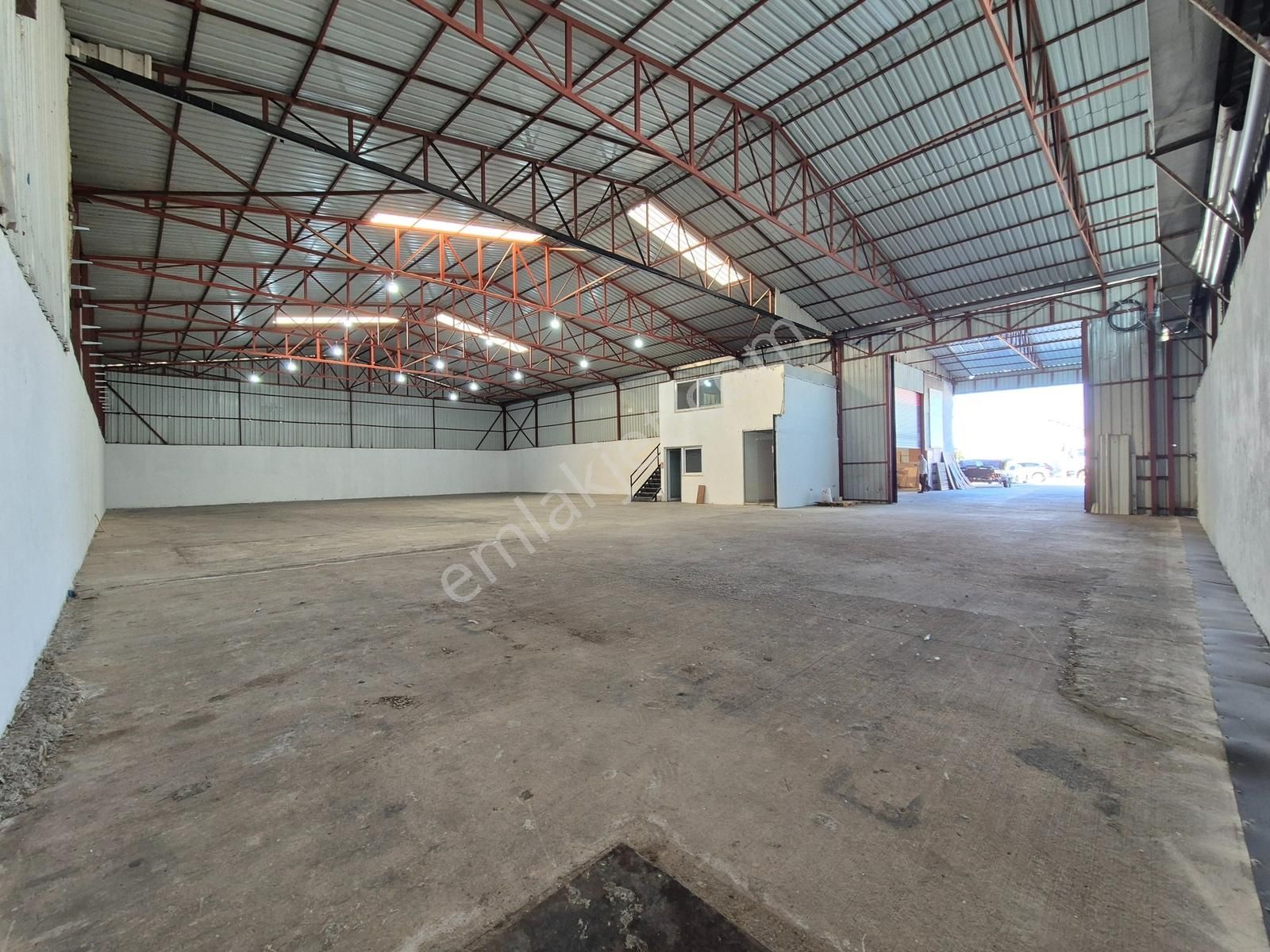 Antalya Muratpaşa Yenigöl Mahallesinde 600m² Kiralık Depo - Görsel 4