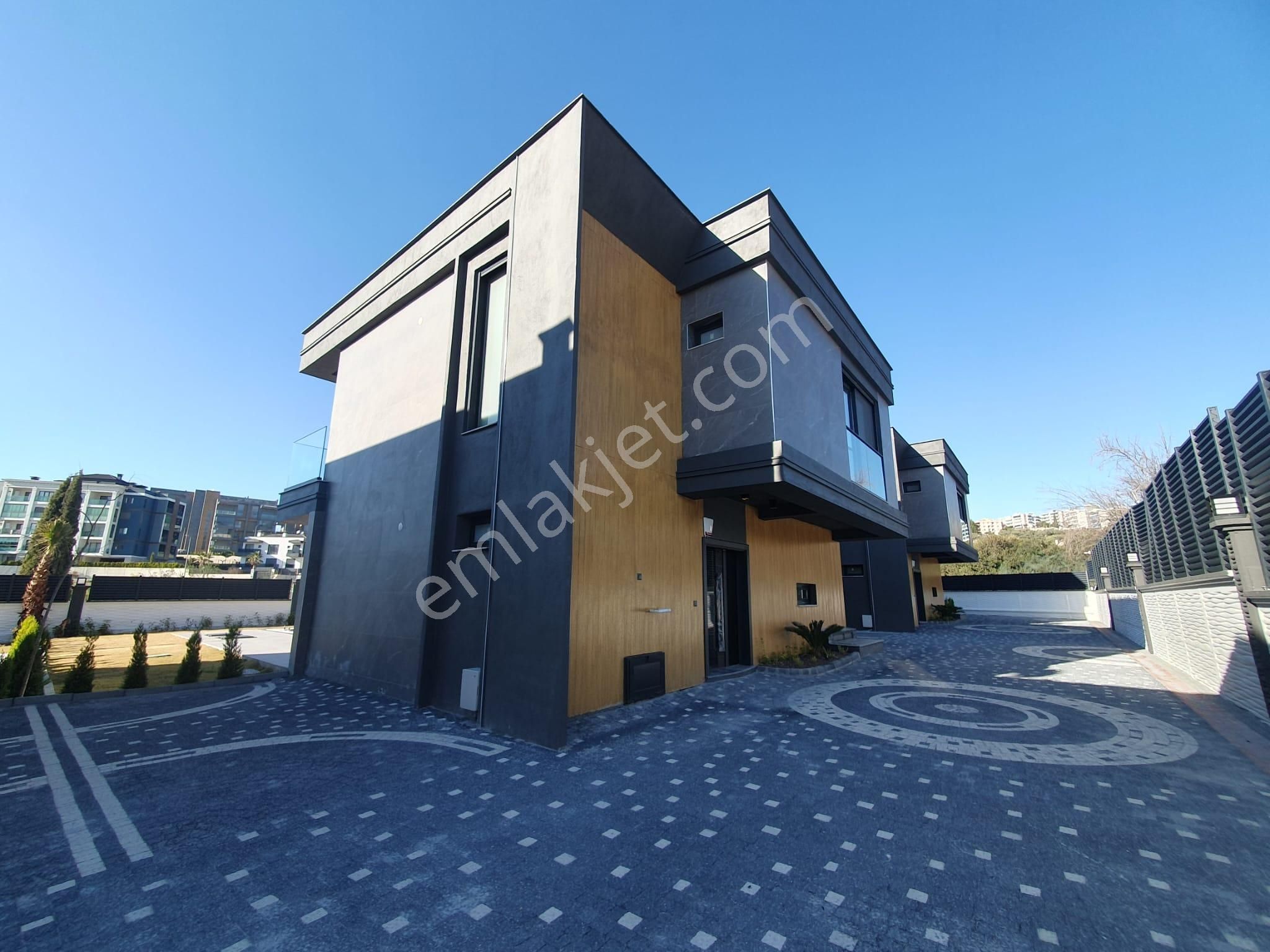 Ege Mahallesinde Ayrıcalıklı Yaşam 500m² Bahçeli Müstakil Villa - Görsel 3