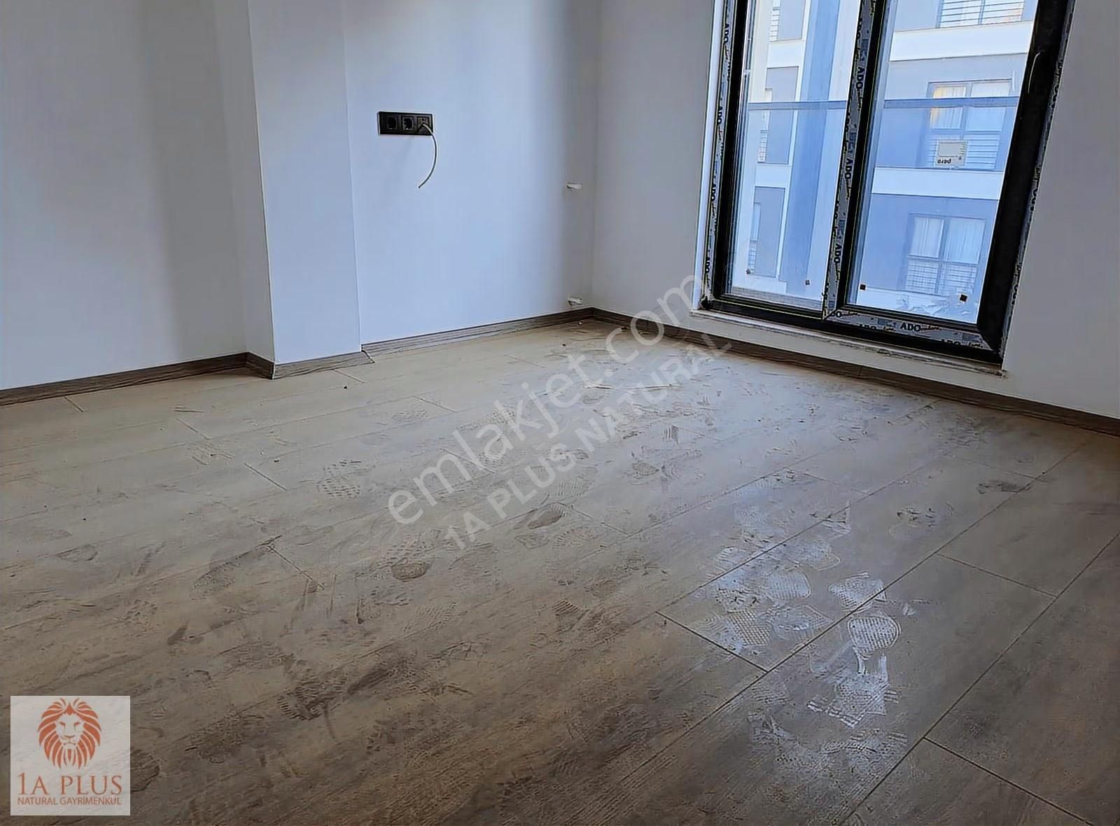 Tramvaya 50m Asansörlü 1+1 60m2 Satılık Geniş Daire