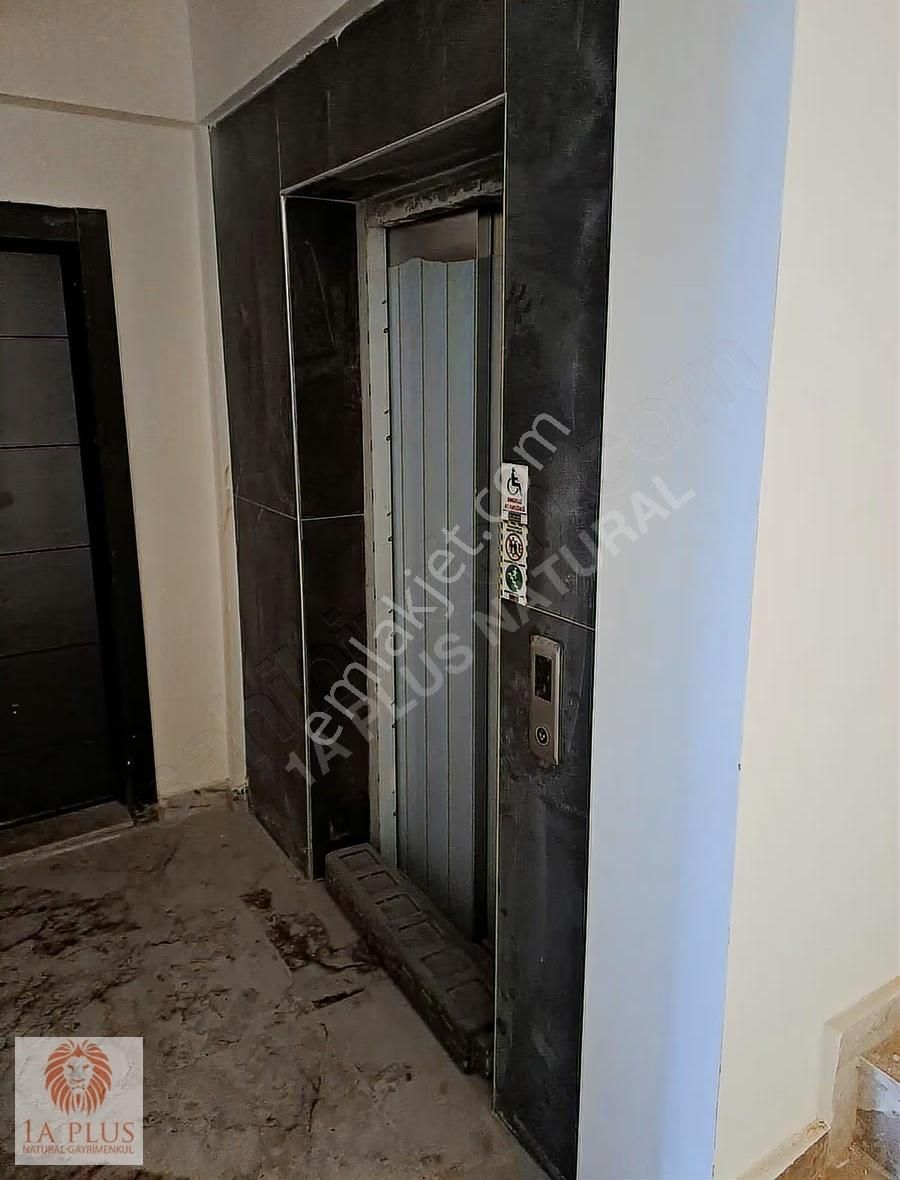 Tramvaya 50m Asansörlü 1+1 60m2 Satılık Geniş Daire - Görsel 5