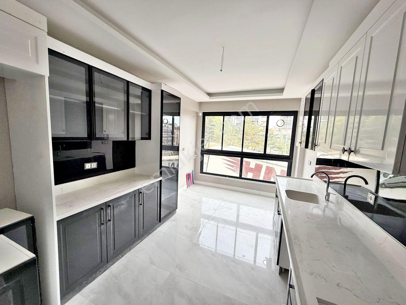 Ayvalı Sancaktepede Arakat E.banyo Acil Satılık Sıfır 3+1 Daire_