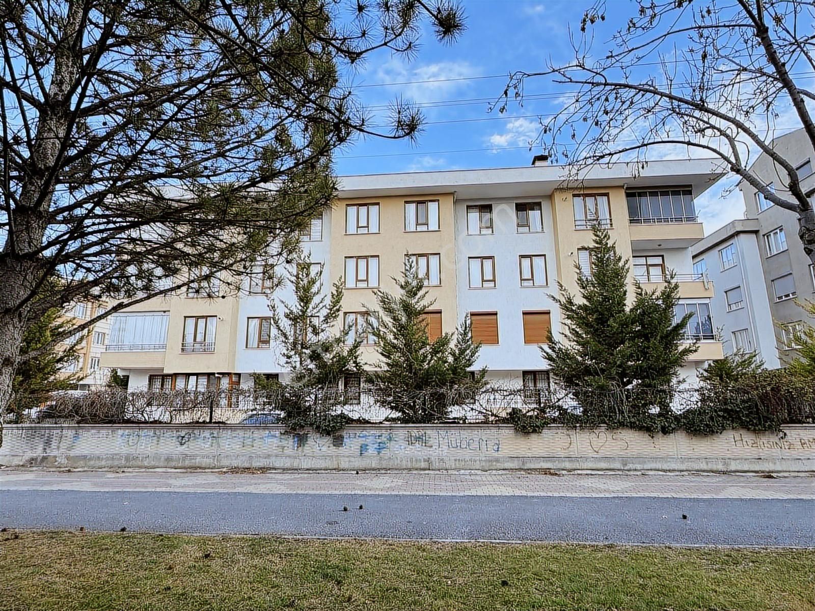 Akşemsettin Mah. Leylekli Park Yakını Geniş Ve Kullanışlı 3+1 - Görsel 3