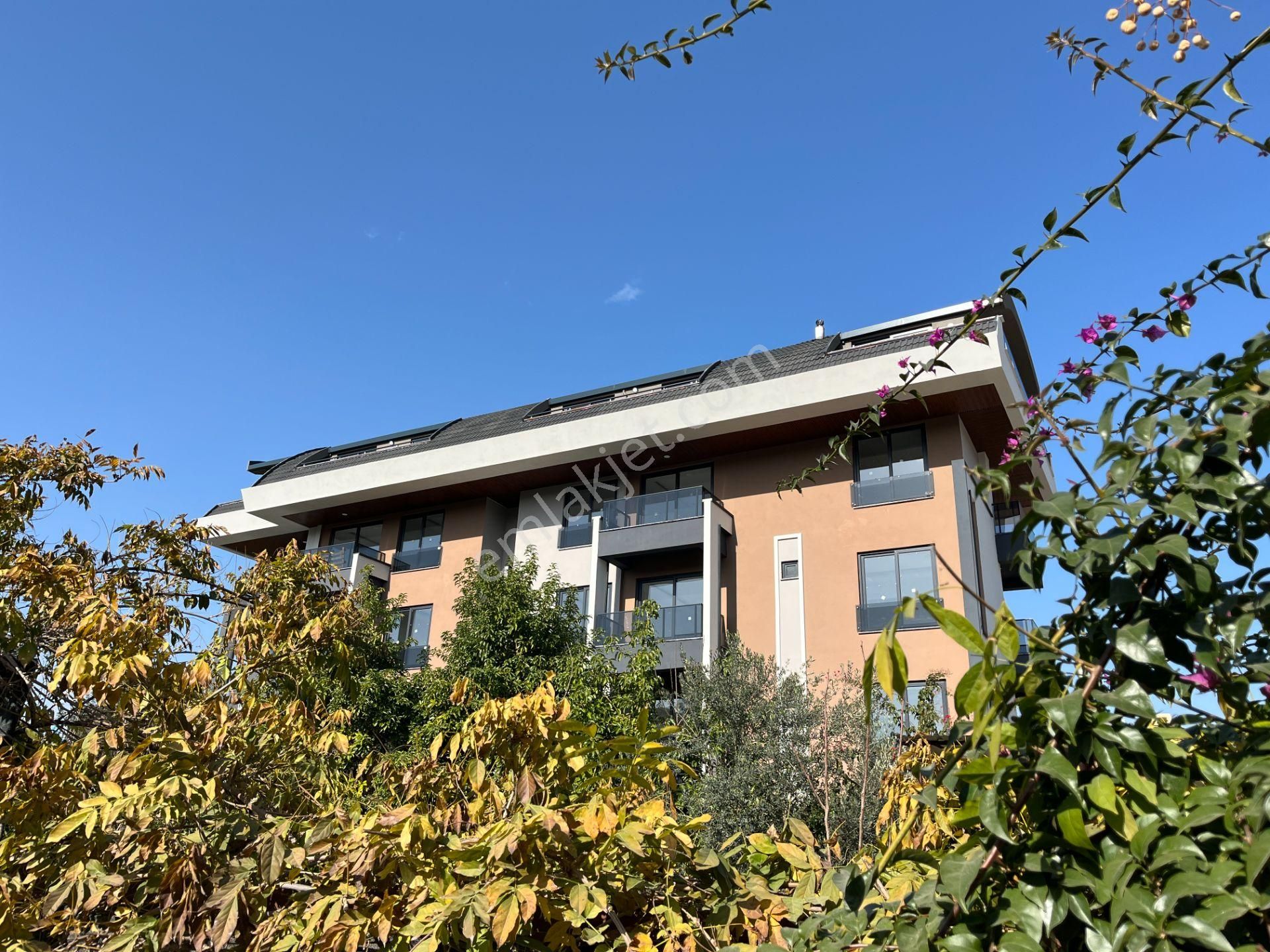 Alanya Oba Mahallesi İskanlı Havuzlu 1+1 Satılık Daire