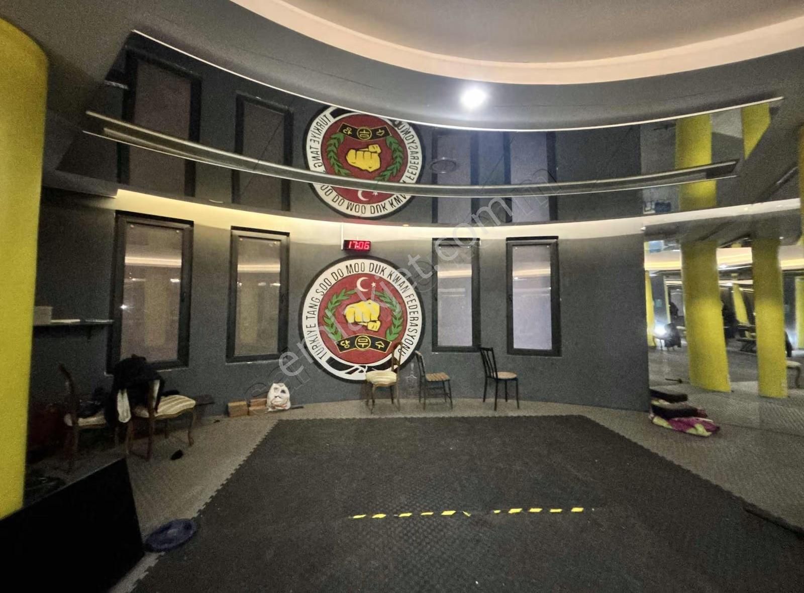 Zekeriyaköy Garanti Koza Çarşısı 400 M2 Kiralık Dükkan