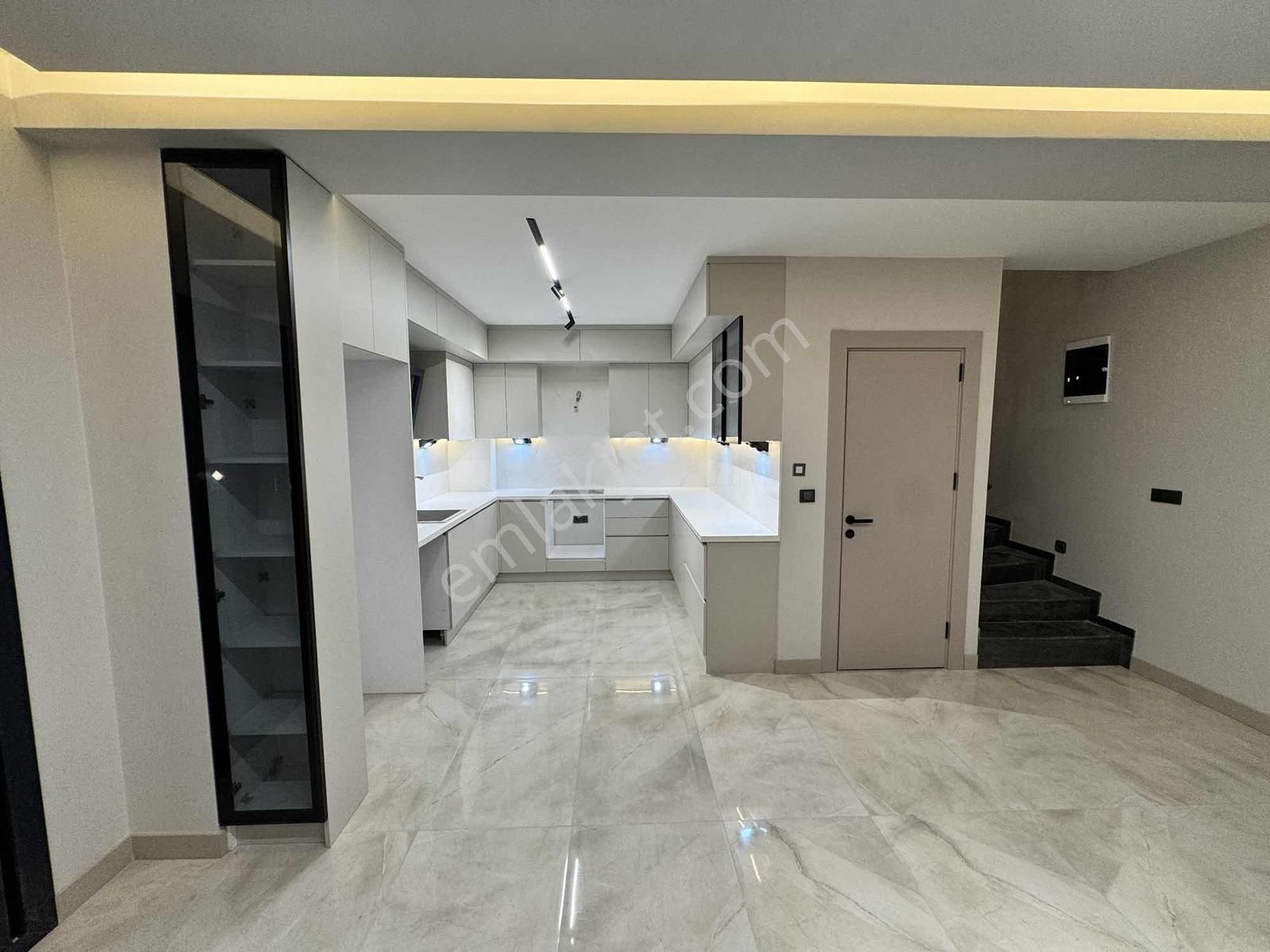 Mükemmel İşçilik Denize Yürüme Mesafesi 3+1 Sıfır Villa - Görsel 24