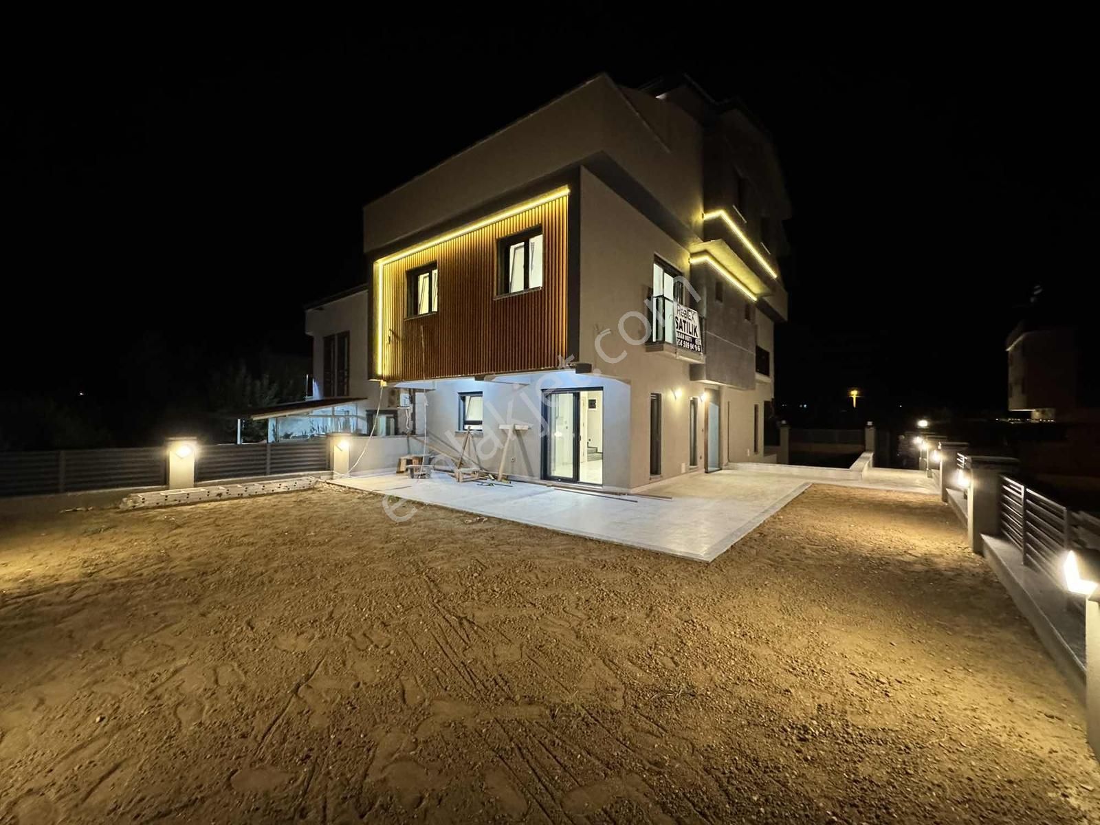 Mükemmel İşçilik Denize Yürüme Mesafesi 3+1 Sıfır Villa - Görsel 14