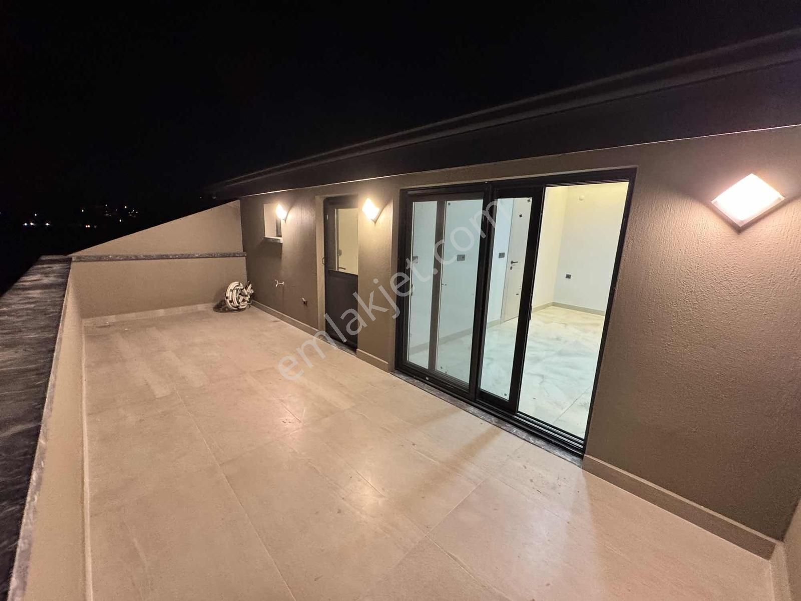 Mükemmel İşçilik Denize Yürüme Mesafesi 3+1 Sıfır Villa - Görsel 17