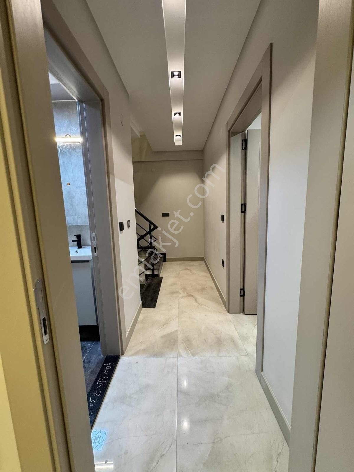 Mükemmel İşçilik Denize Yürüme Mesafesi 3+1 Sıfır Villa - Görsel 32