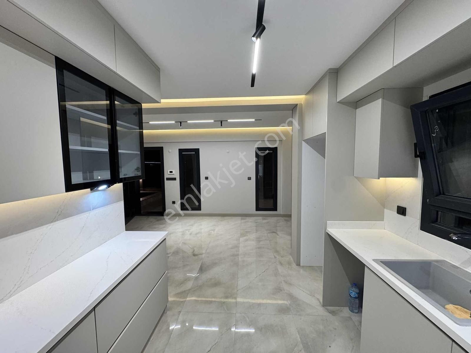 Mükemmel İşçilik Denize Yürüme Mesafesi 3+1 Sıfır Villa - Görsel 23