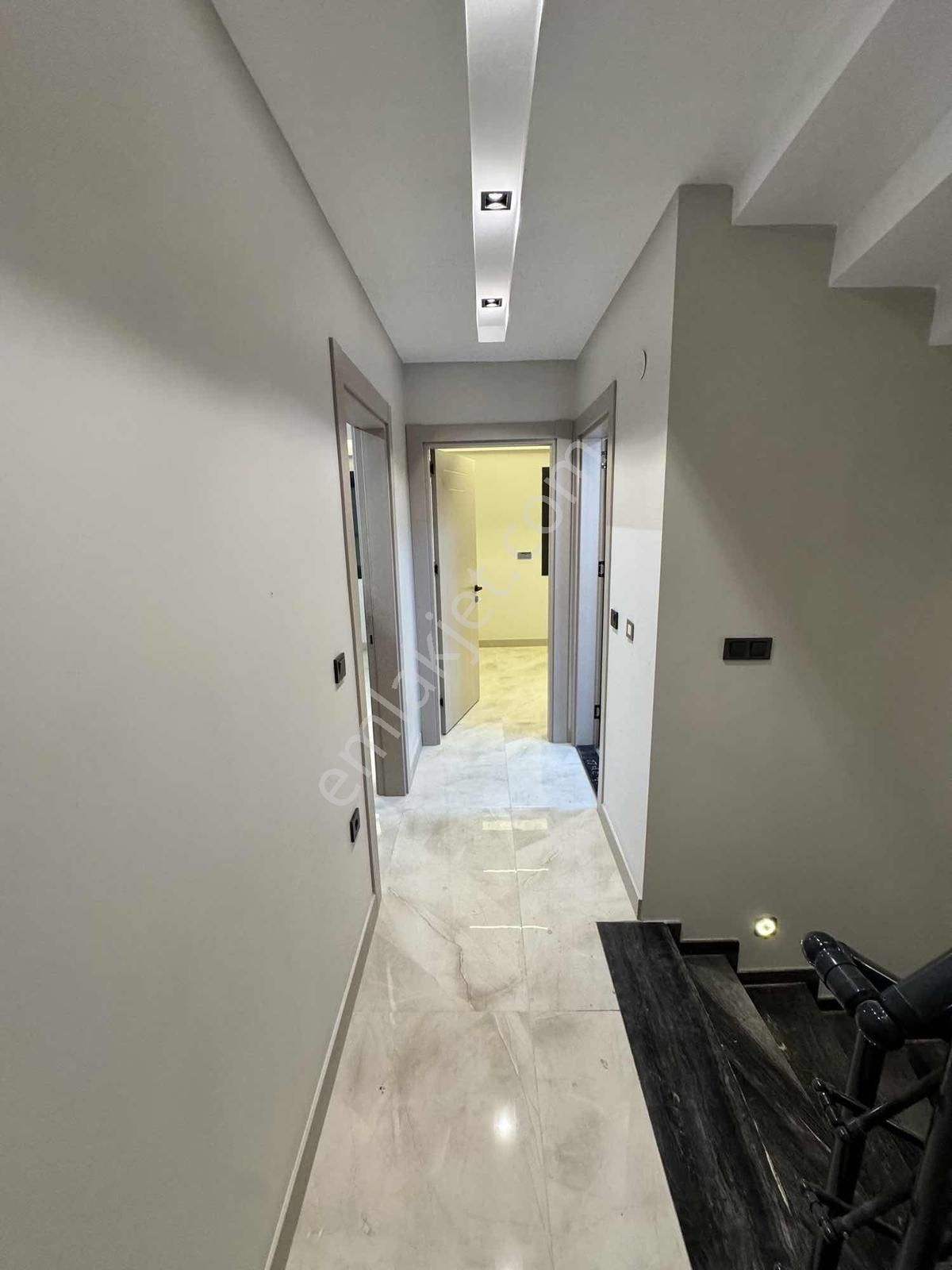 Mükemmel İşçilik Denize Yürüme Mesafesi 3+1 Sıfır Villa - Görsel 22